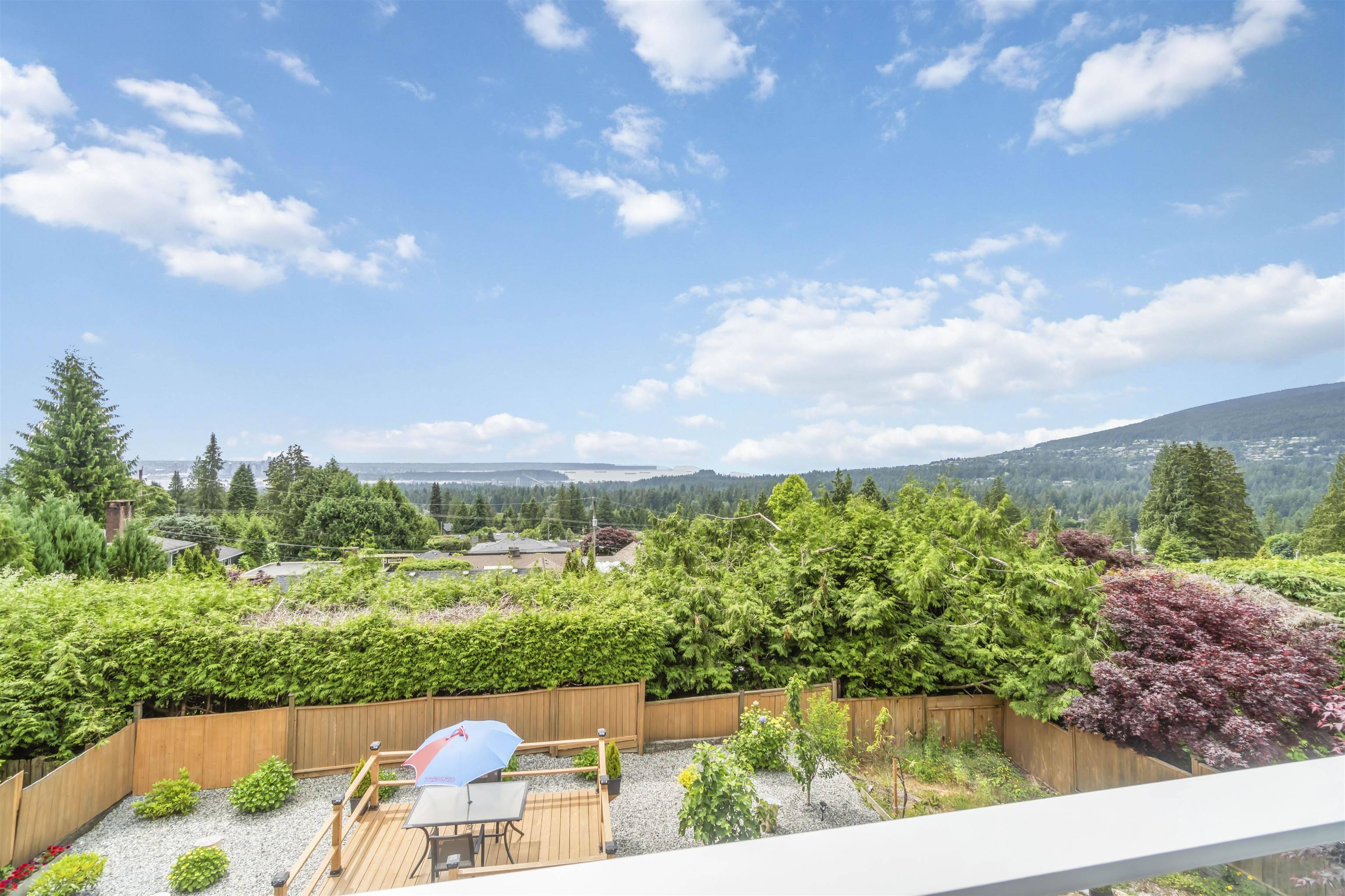 North Vancouver, BC V7R 2L7,637 Alpine CT
