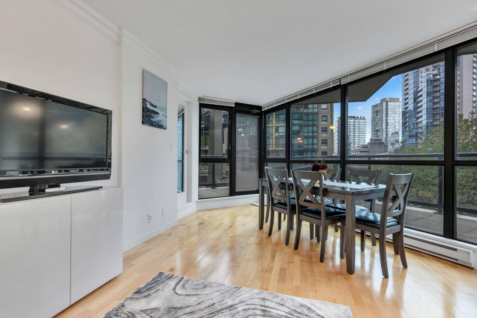 Vancouver, BC V6E 4S1,1331 Alberni ST #106