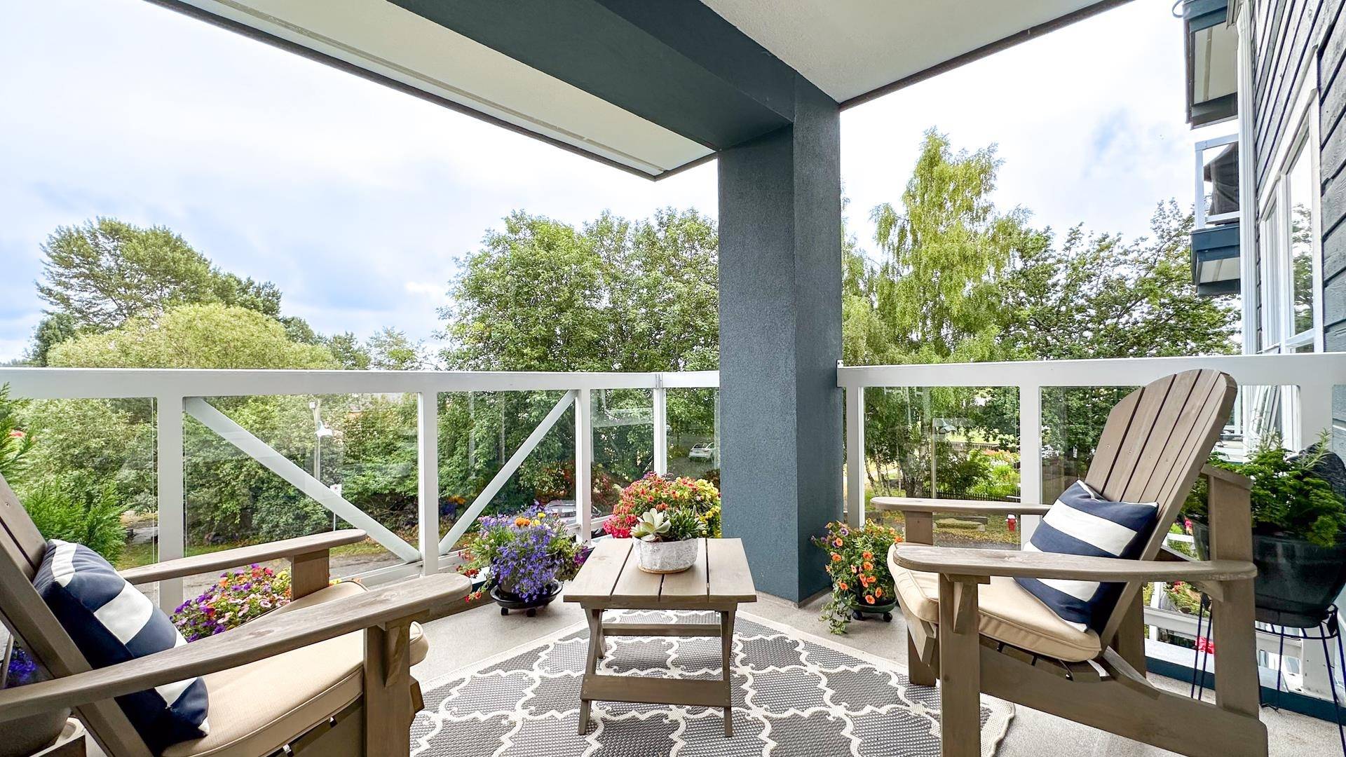 Richmond, BC V7E 6M5,12931 Railway AVE #225