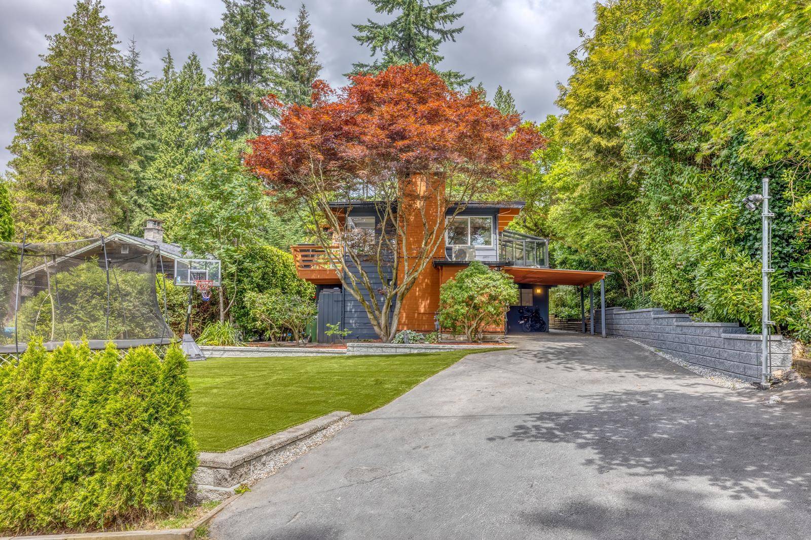 North Vancouver, BC V7N 1H9,466 E Kings RD