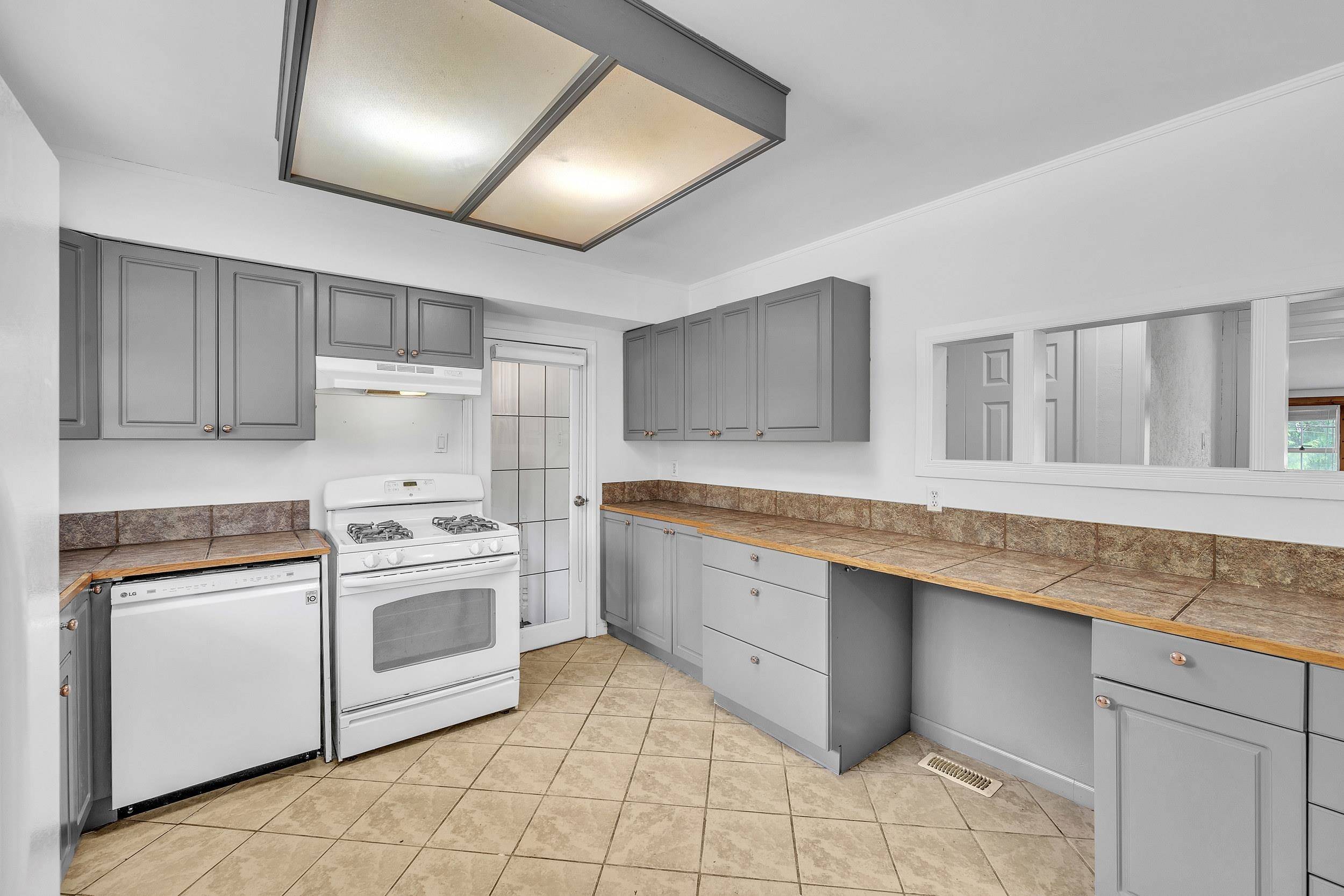 Maple Ridge, BC V2X 6M5,12313 228 ST