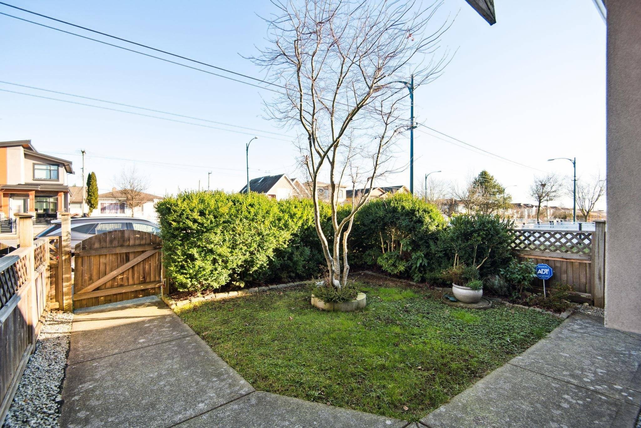 Vancouver, BC V5X 3H6,6925 Main ST