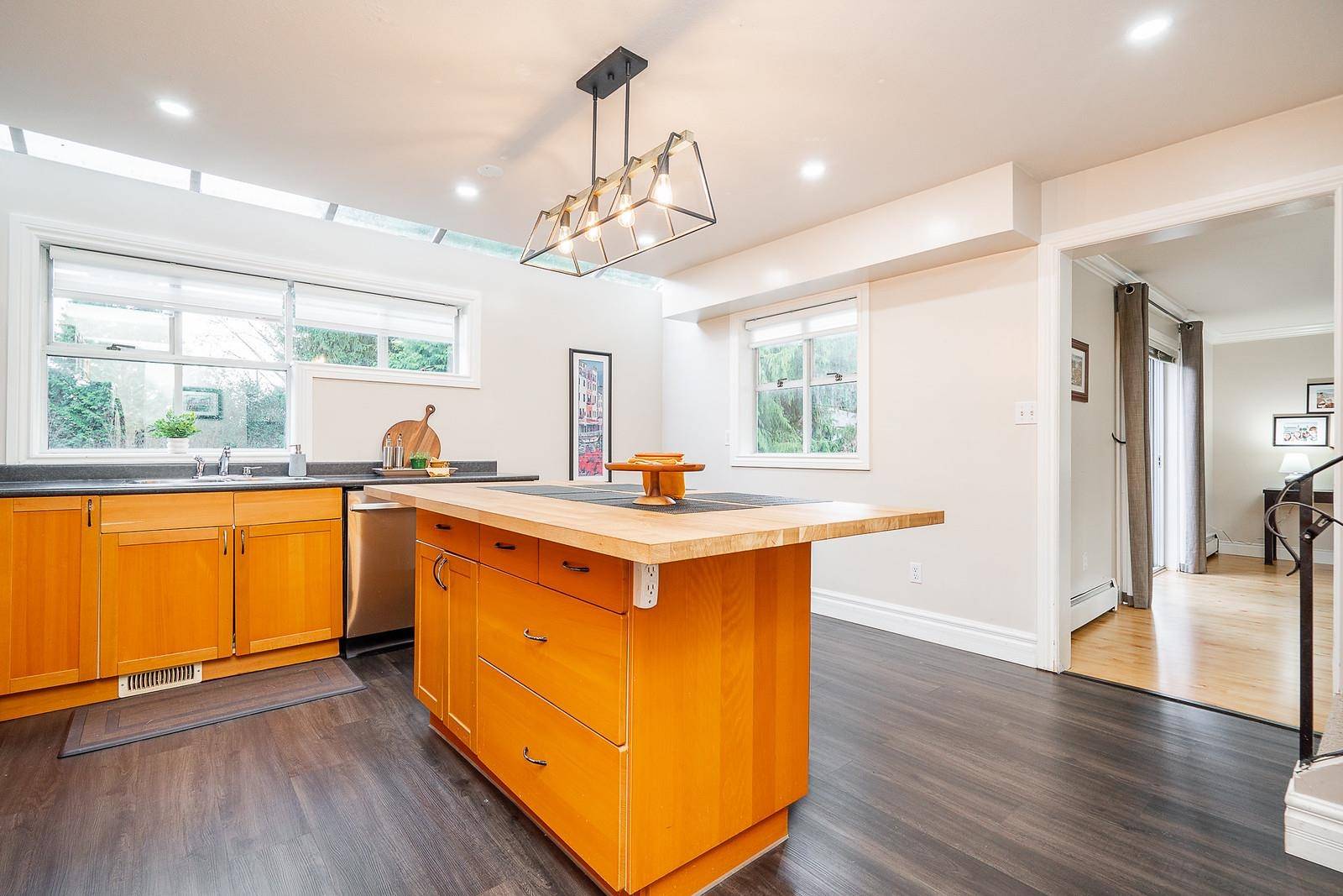 Port Moody, BC V3H 2E4,3347 Dewdney Trunk RD #4