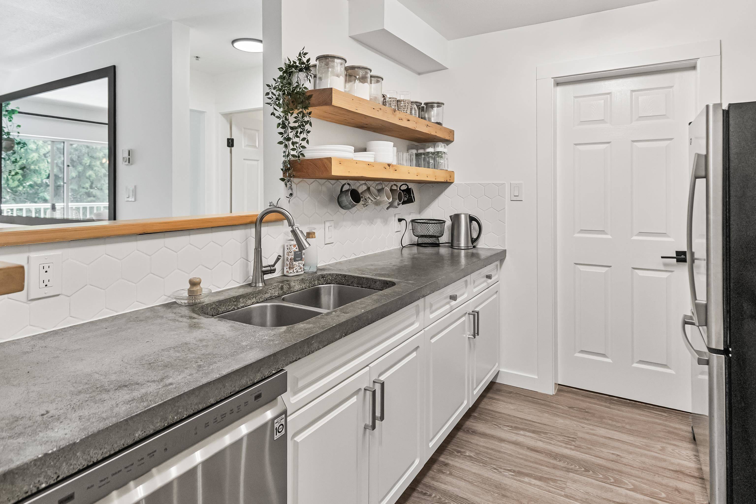 Maple Ridge, BC V2X 6B8,12206 224 ST #404