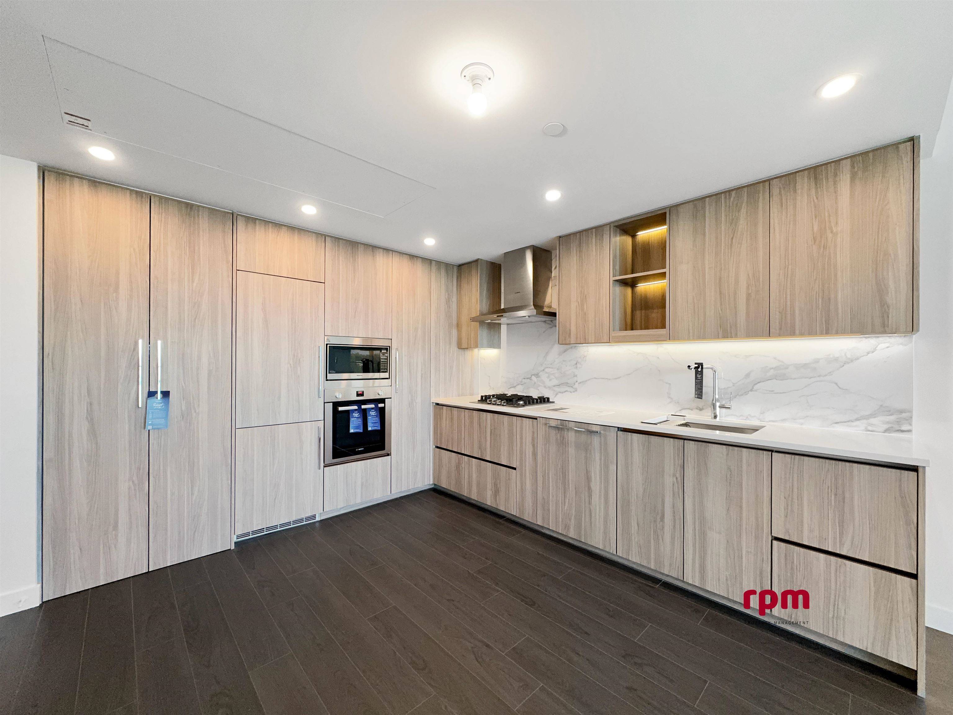 Surrey, BC V3T 0V3,13778 100 AVE #1701