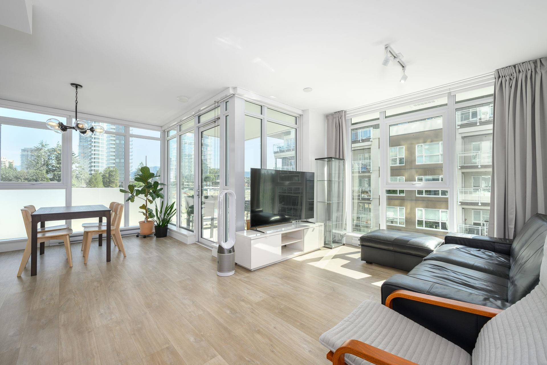 Coquitlam, BC V3J 0H6,525 Foster AVE #407