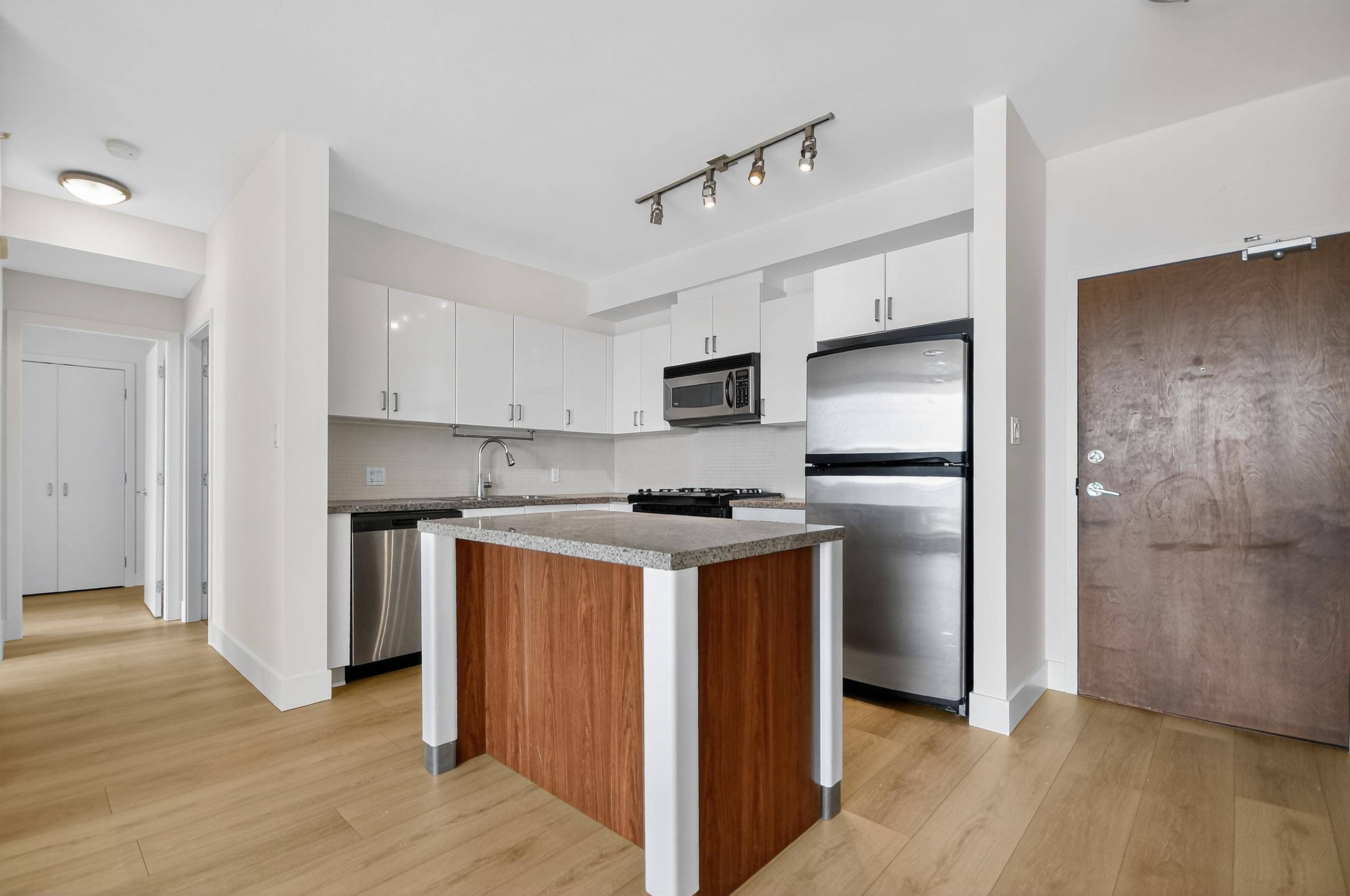 North Vancouver, BC V7M 3N8,155 W 1st ST #1609