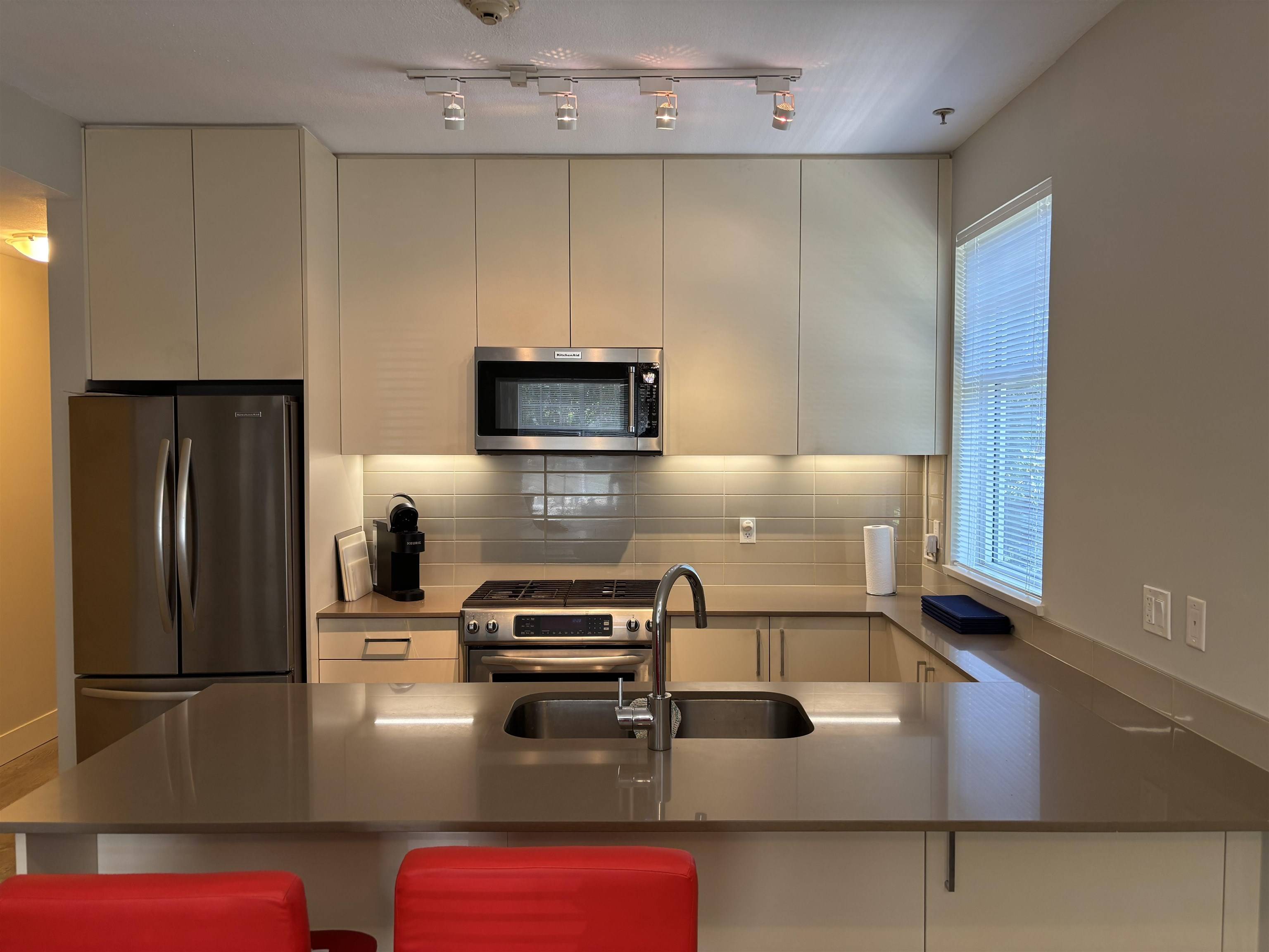 Burnaby, BC V5H 1K6,4255 Sardis ST #106