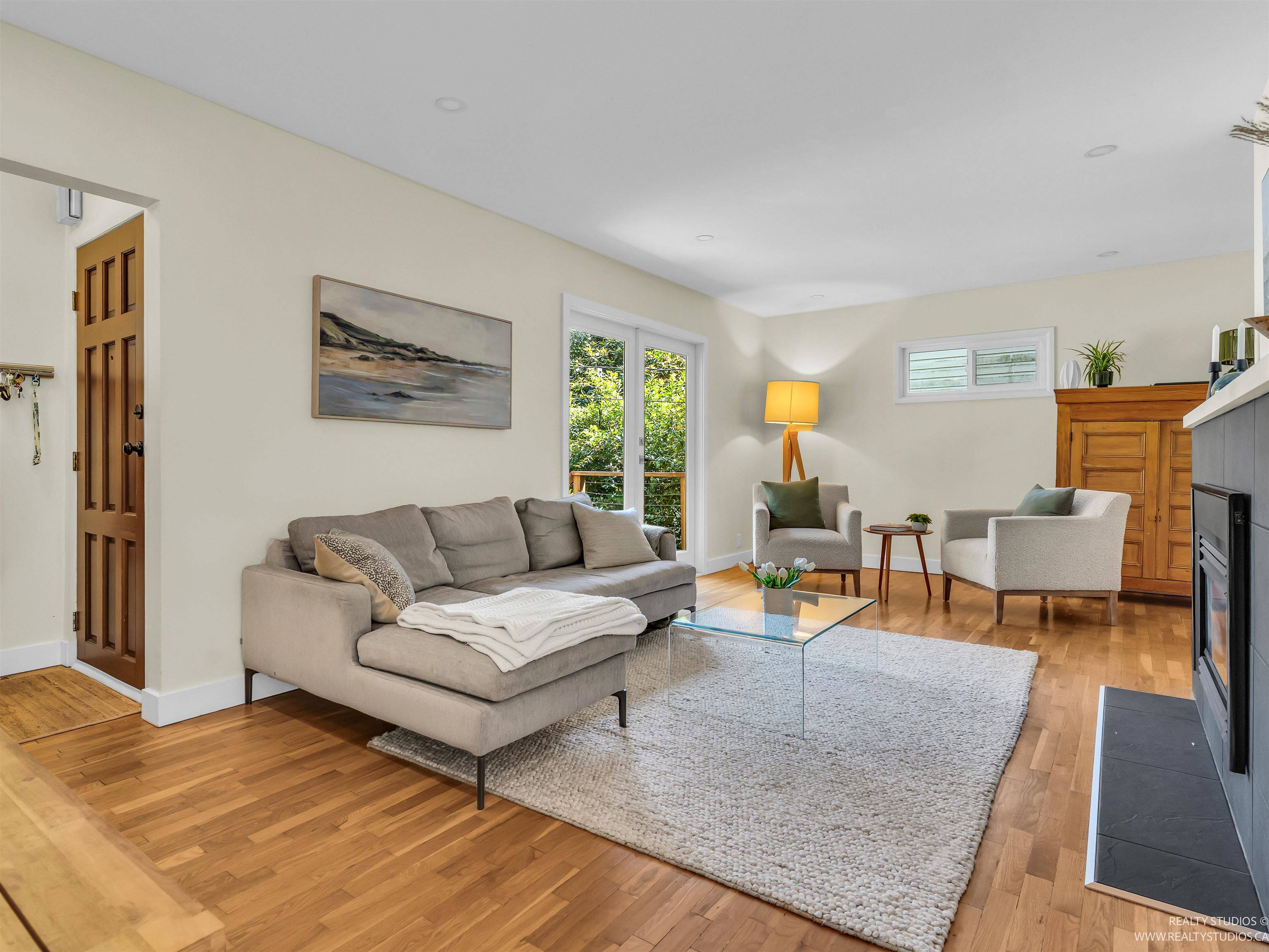 North Vancouver, BC V7P 2W7,2433 Philip AVE