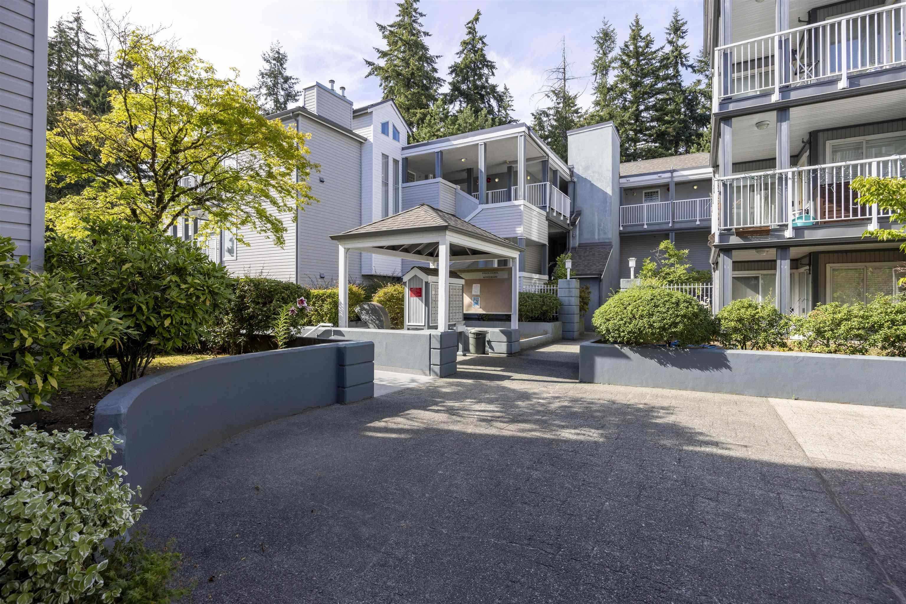 Burnaby, BC V3N 4W6,7345 Sandborne AVE #40