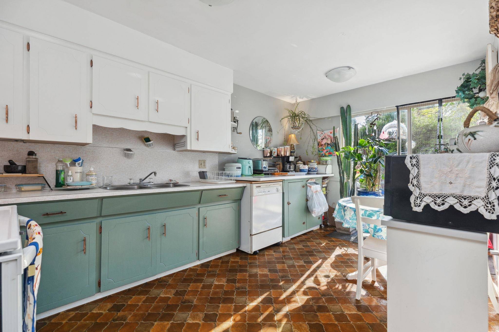 Burnaby, BC V5E 1T8,6662 Stanley ST