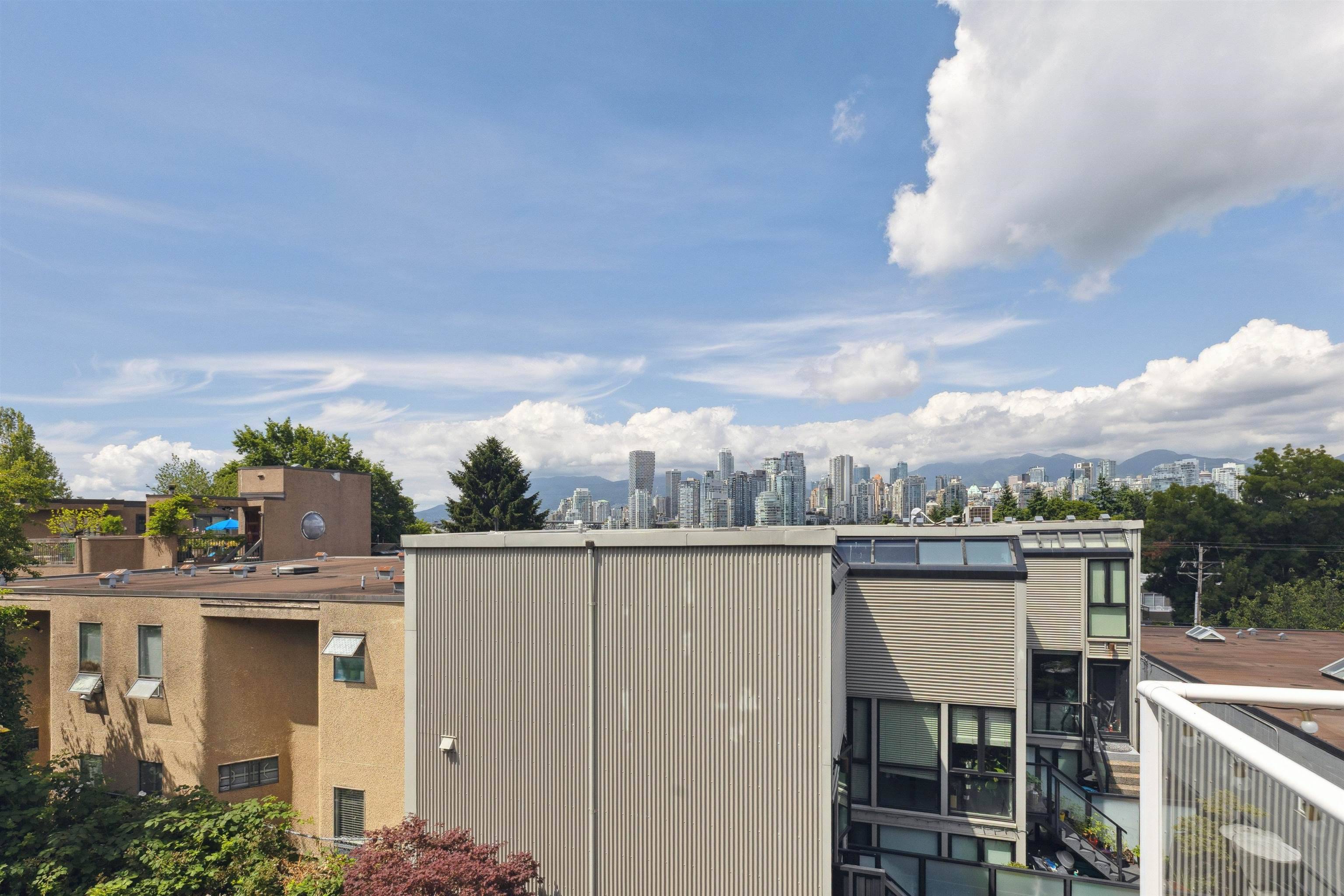 Vancouver, BC V5Z 1E4,953 W 8th AVE #105