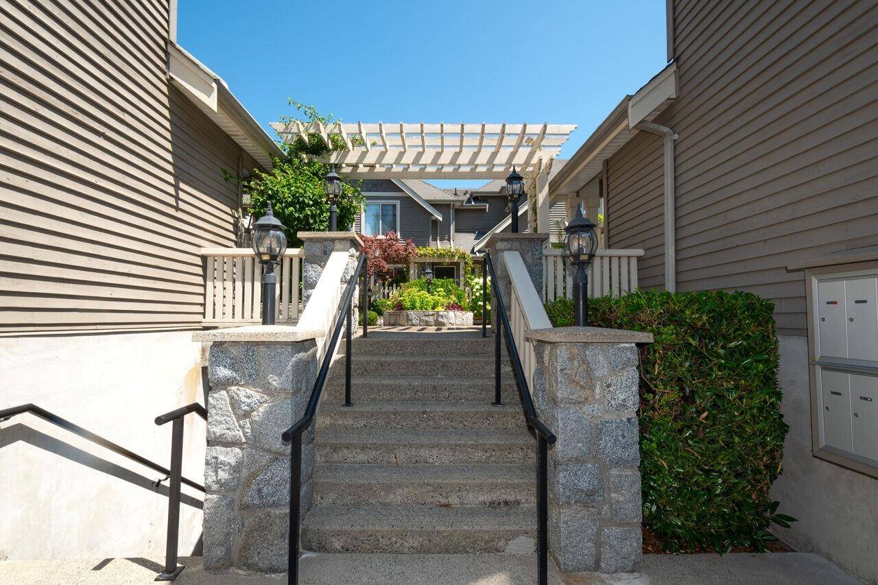 North Vancouver, BC V7L 1L7,222 E 5th ST #5
