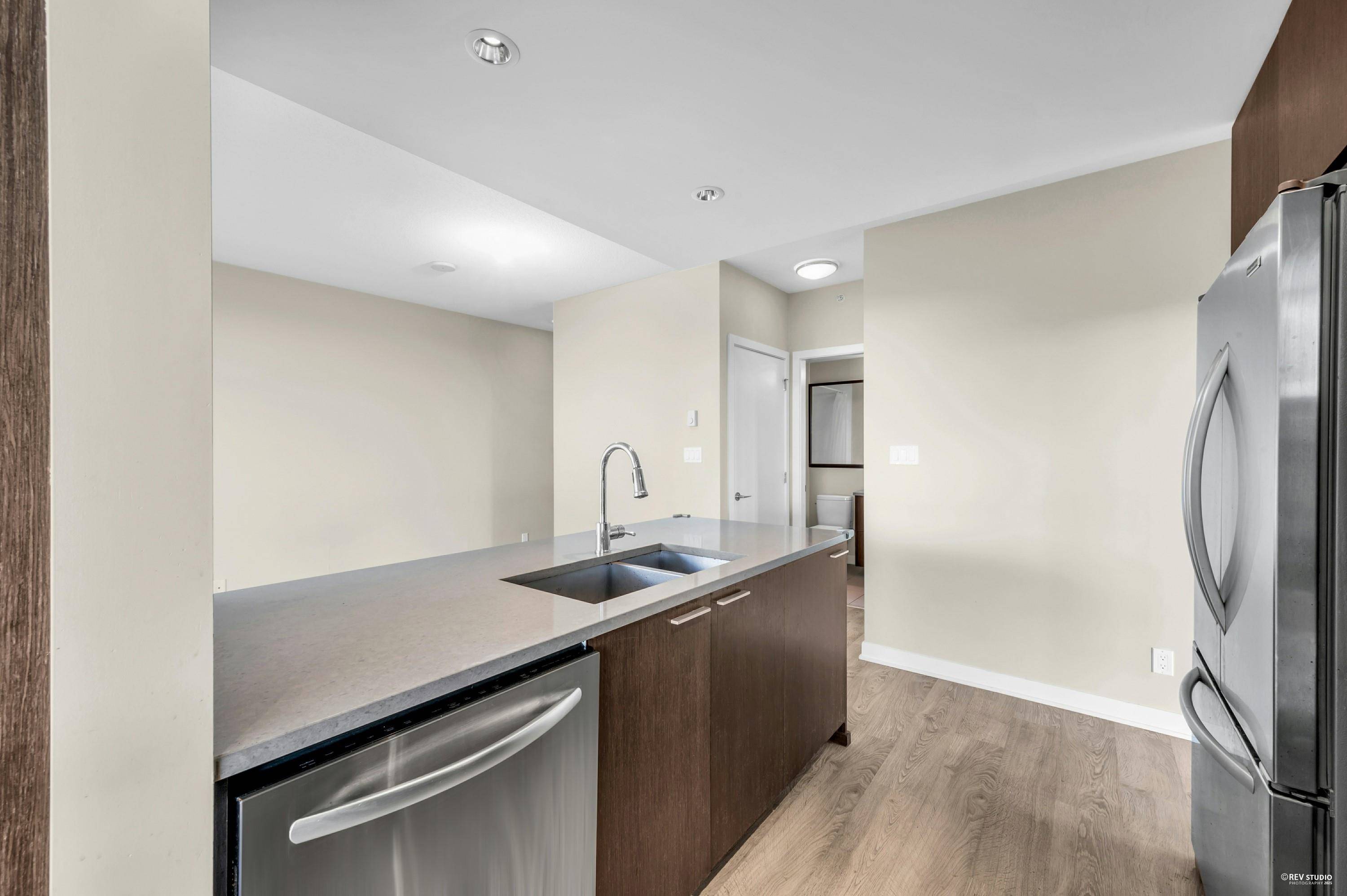 Coquitlam, BC V3B 0C5,2975 Atlantic AVE #2307