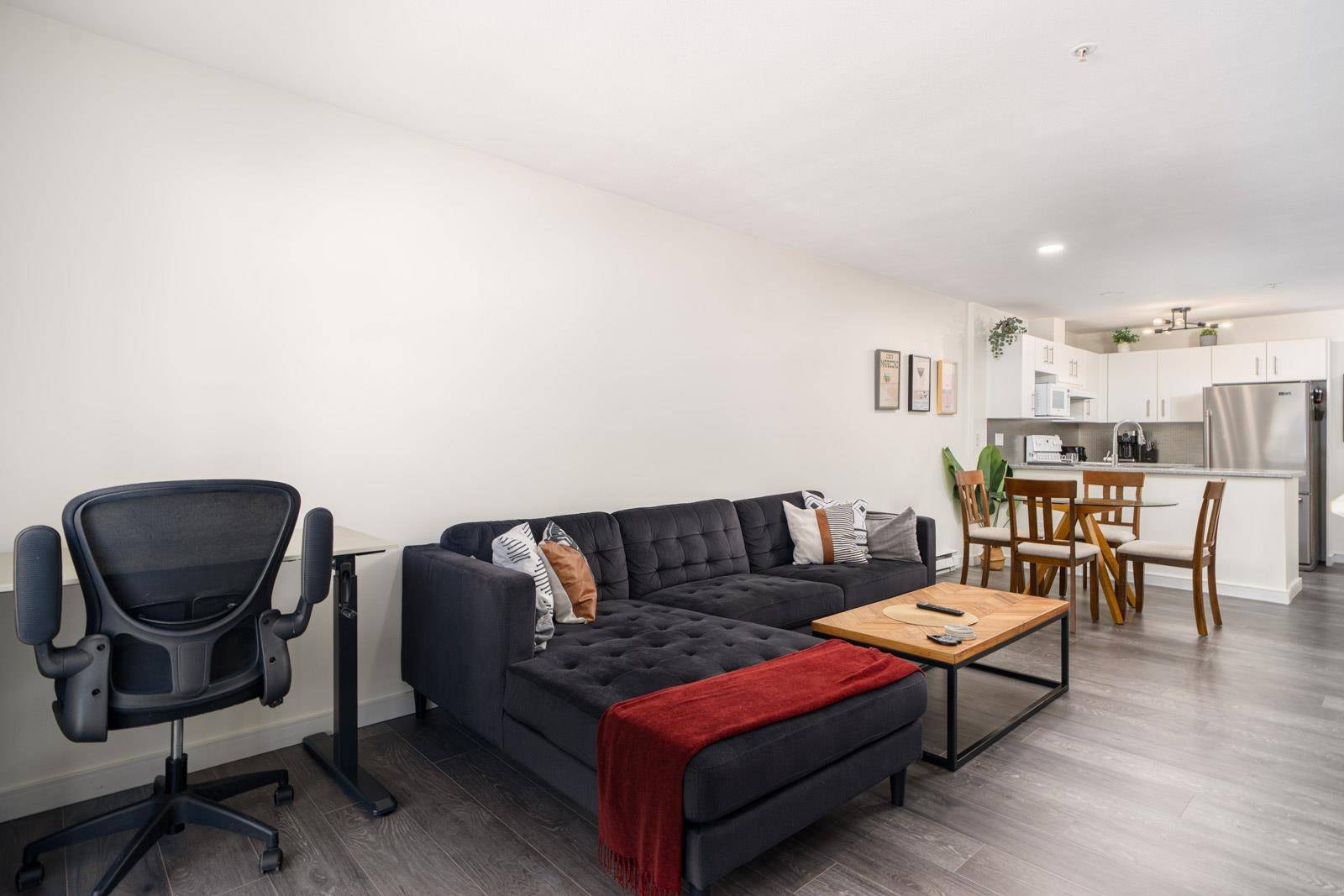 North Vancouver, BC V7M 3M5,332 Lonsdale AVE #215