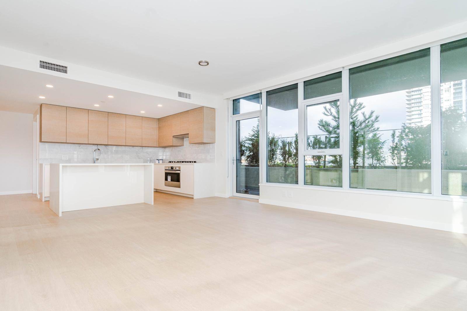 Burnaby, BC V5C 6A8,2108 Gilmore AVE #607