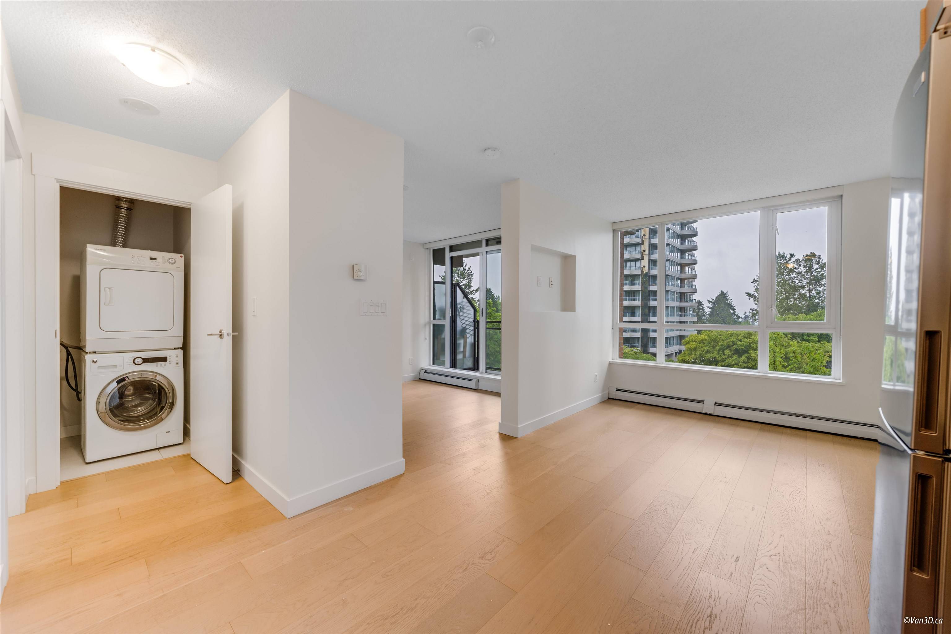 Surrey, BC V3T 0E7,13380 108 AVE #401