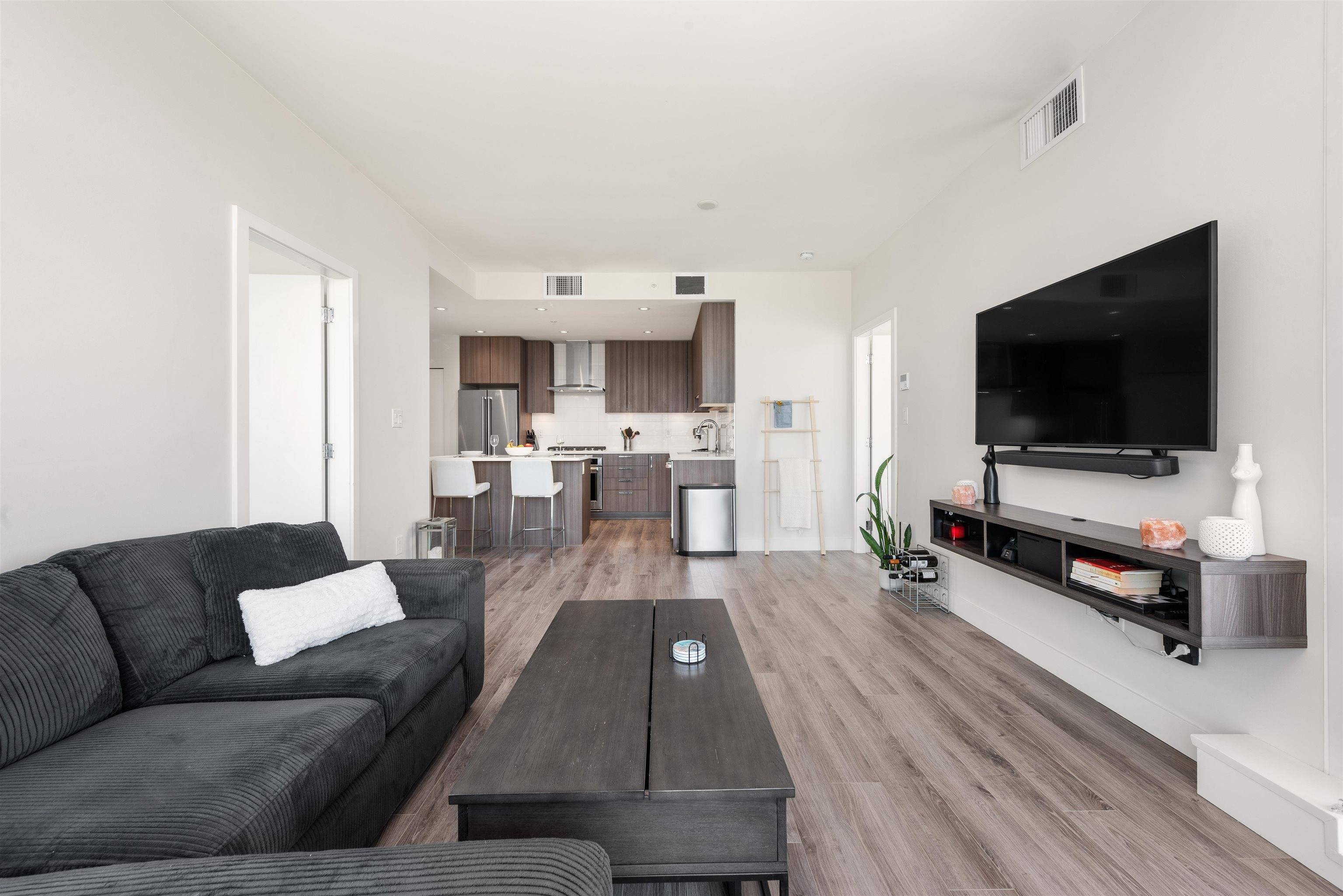 Burnaby, BC V5C 0L5,1788 Gilmore AVE #2408