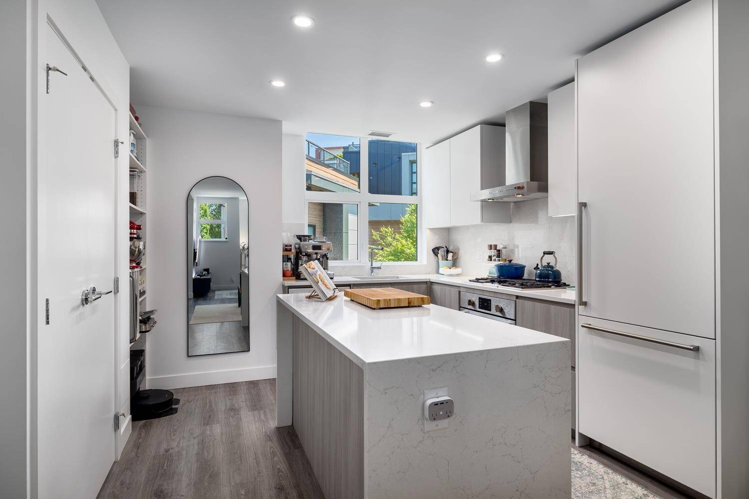 North Vancouver, BC V7P 0E1,2060 Curling RD #238