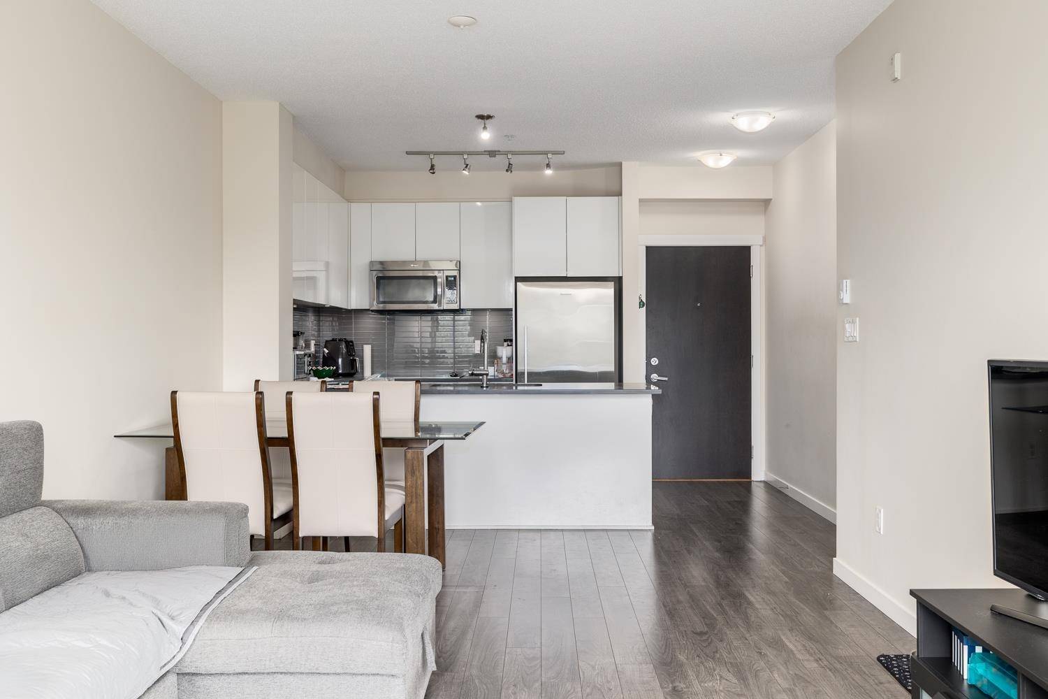 North Vancouver, BC V7J 0A8,2665 Mountain HWY #322