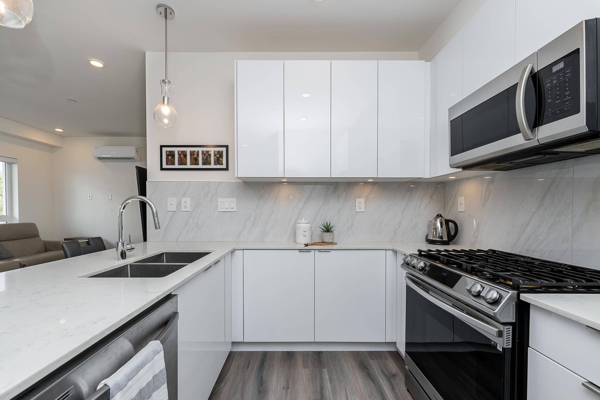 Langley, BC V2Y 2B7,8447 202 ST #A303