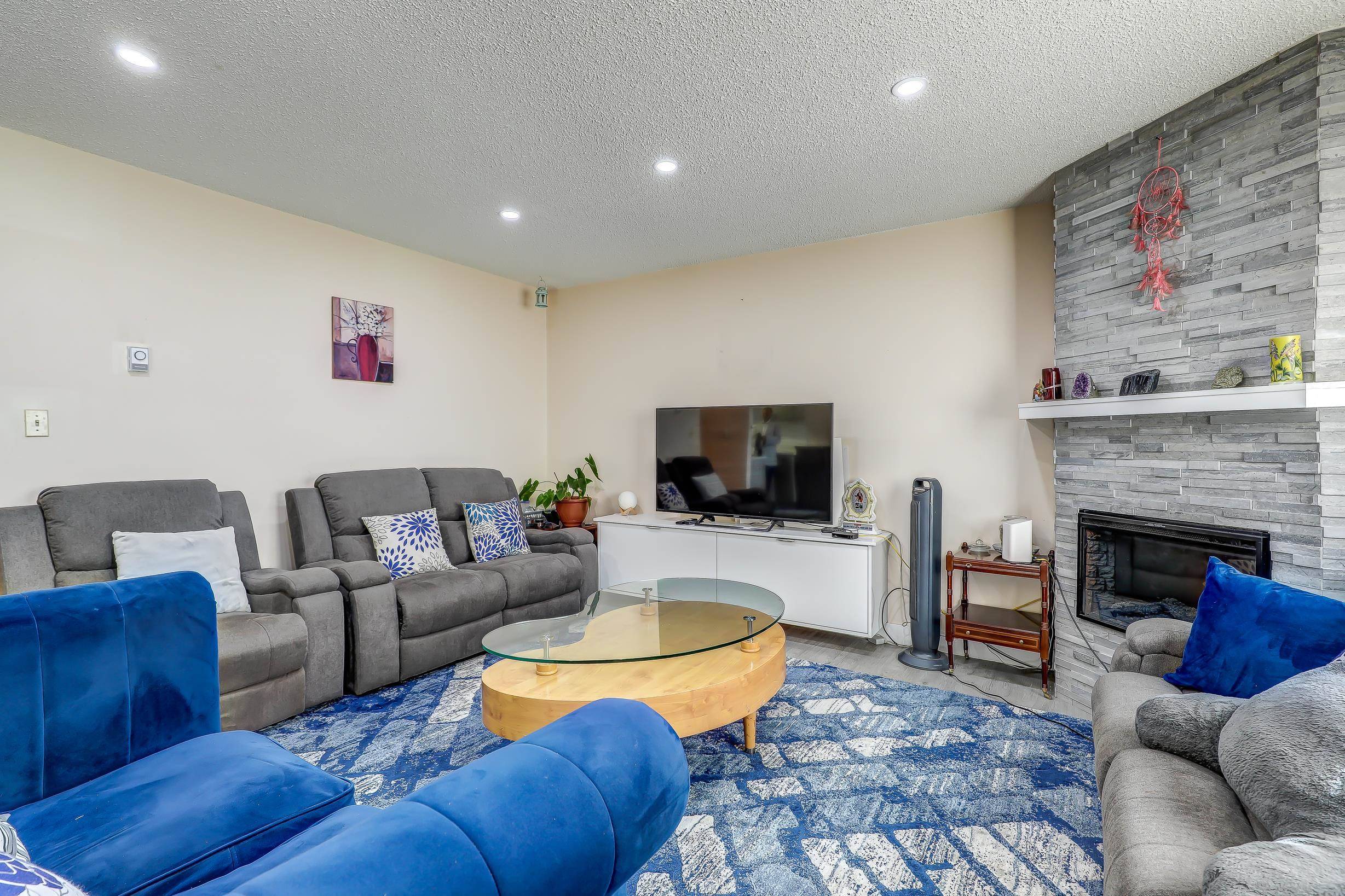 Surrey, BC V3W 7Z6,7119 133 ST #104