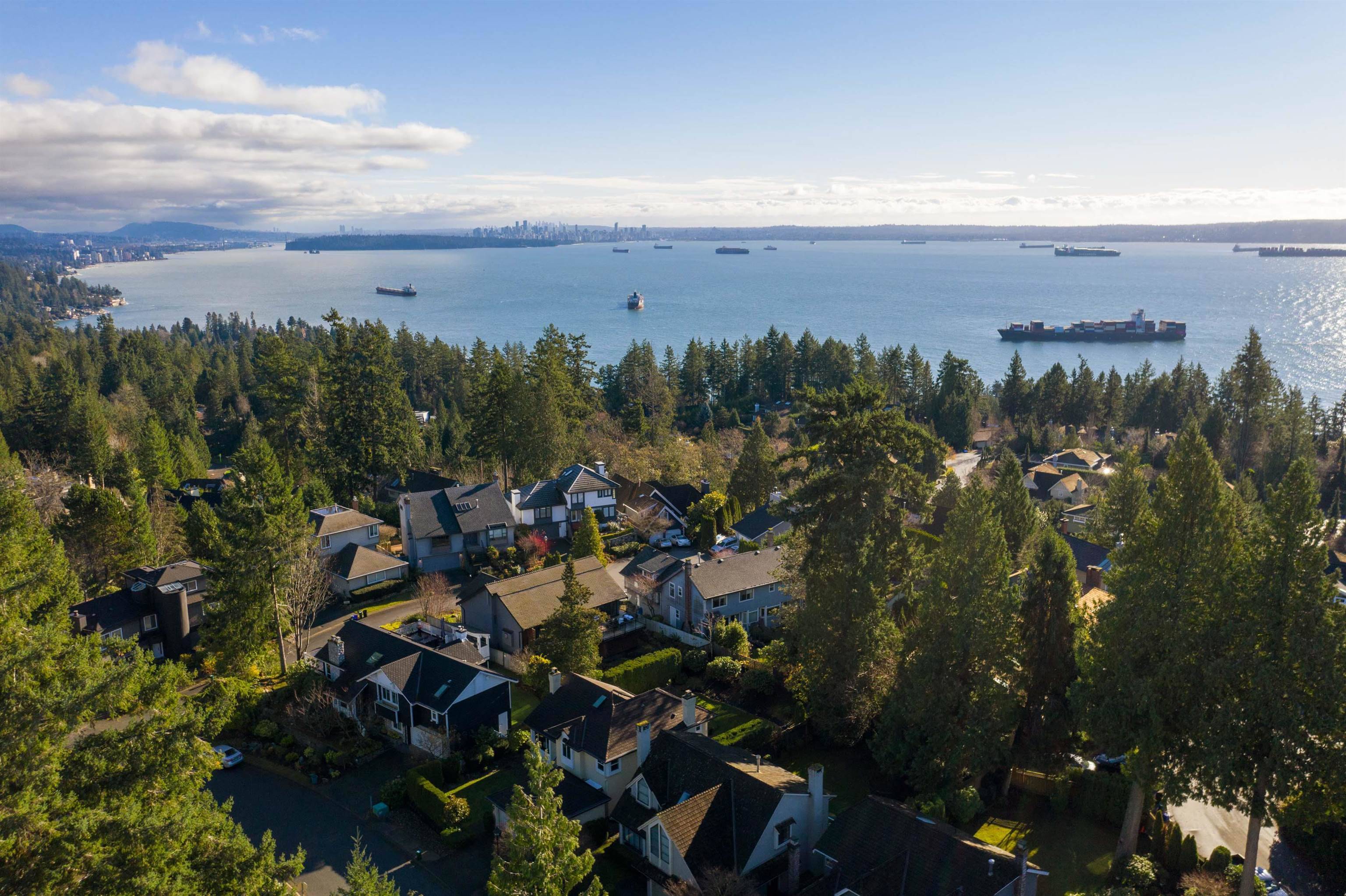 West Vancouver, BC V7W 2Y3,4786 Meadfeild CT