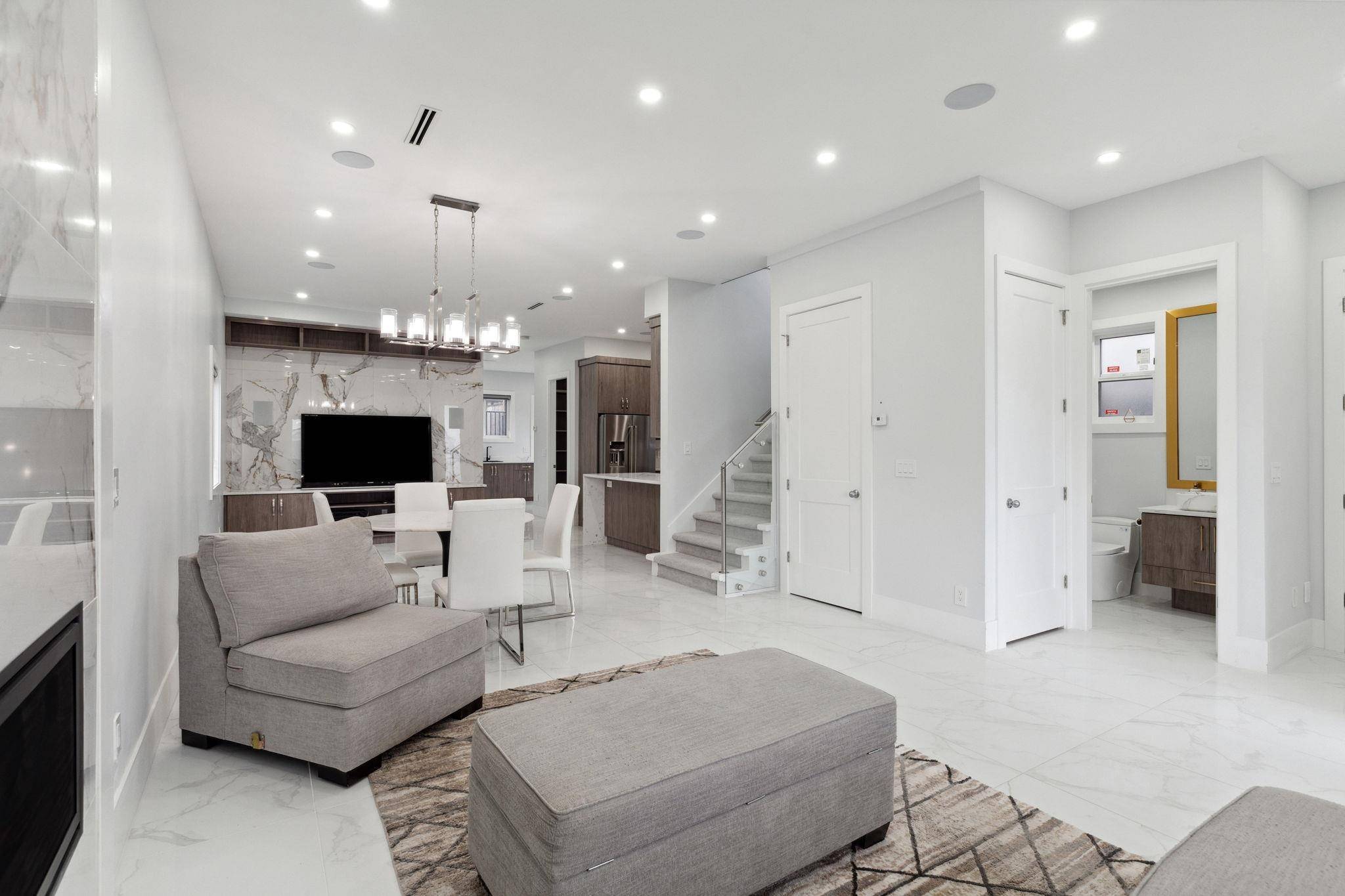 Coquitlam, BC V3K 3H5,1137 Dansey AVE