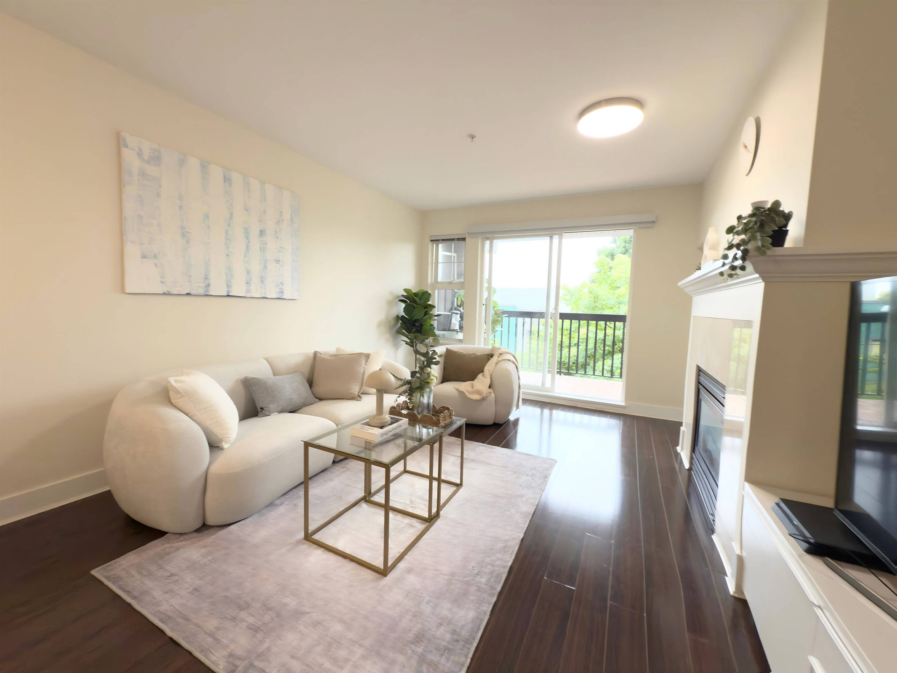 Vancouver, BC V6P 6Z2,995 W 59th AVE #312