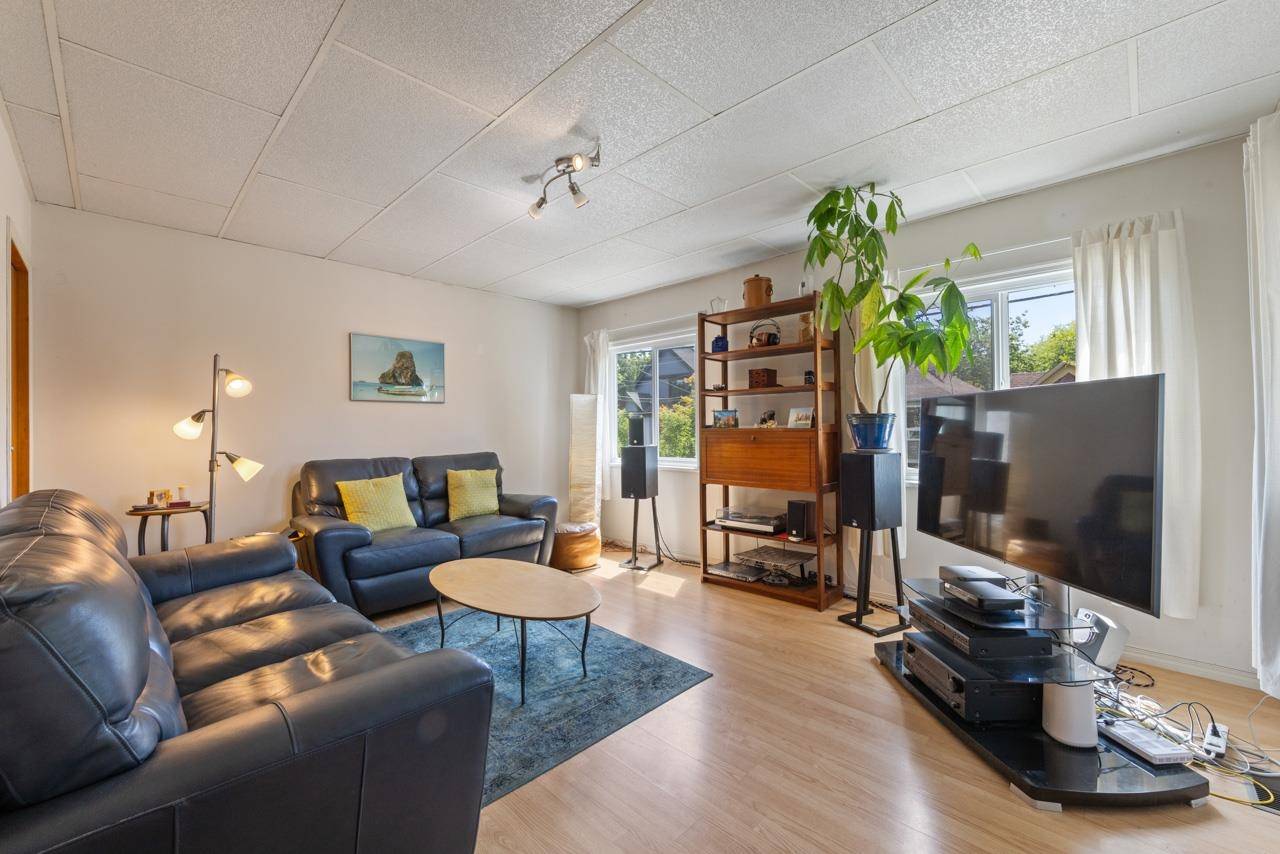 Vancouver, BC V5N 1L9,1737 E 5th AVE