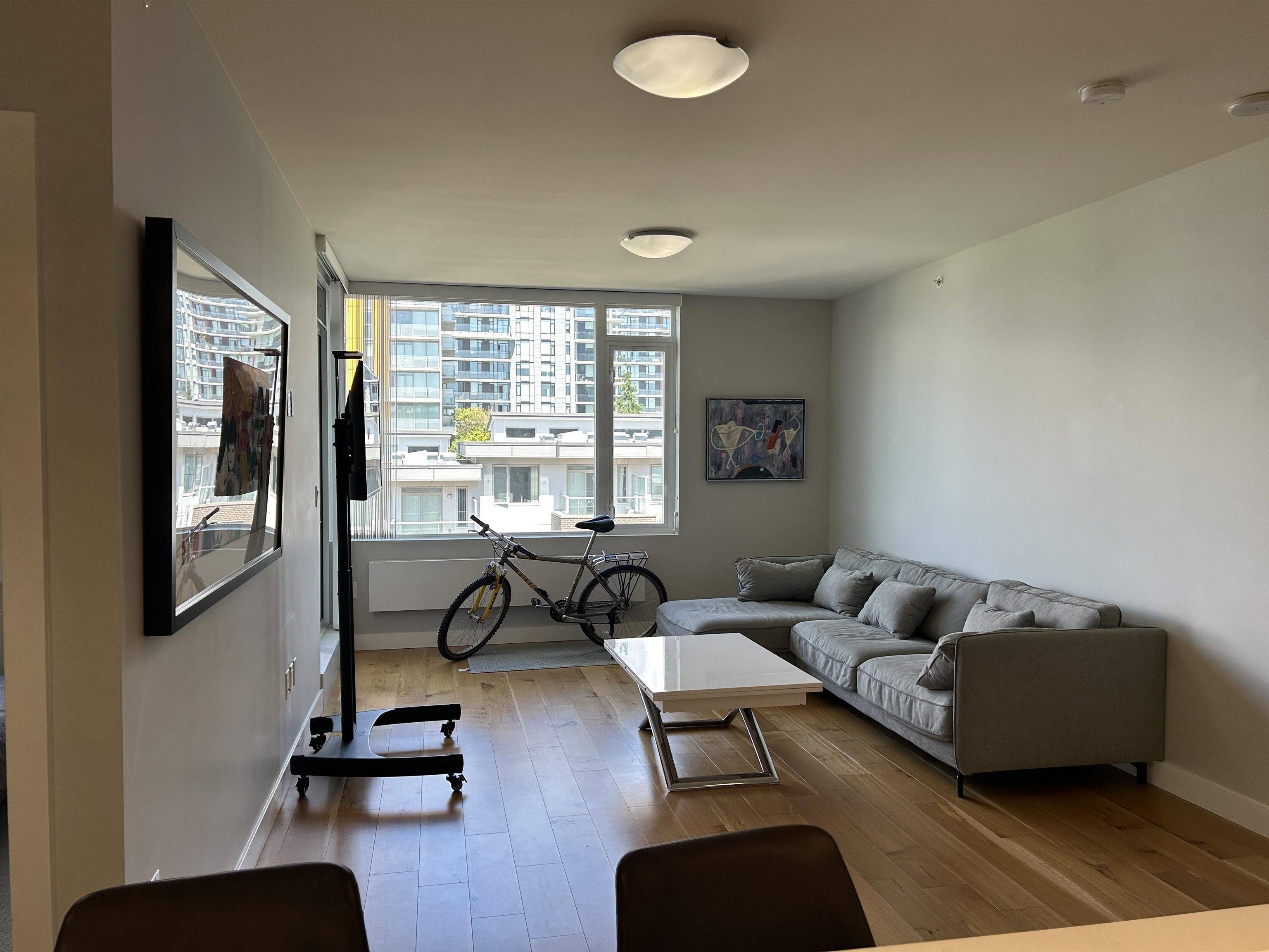Burnaby, BC V5A 0E2,9393 Tower RD #518