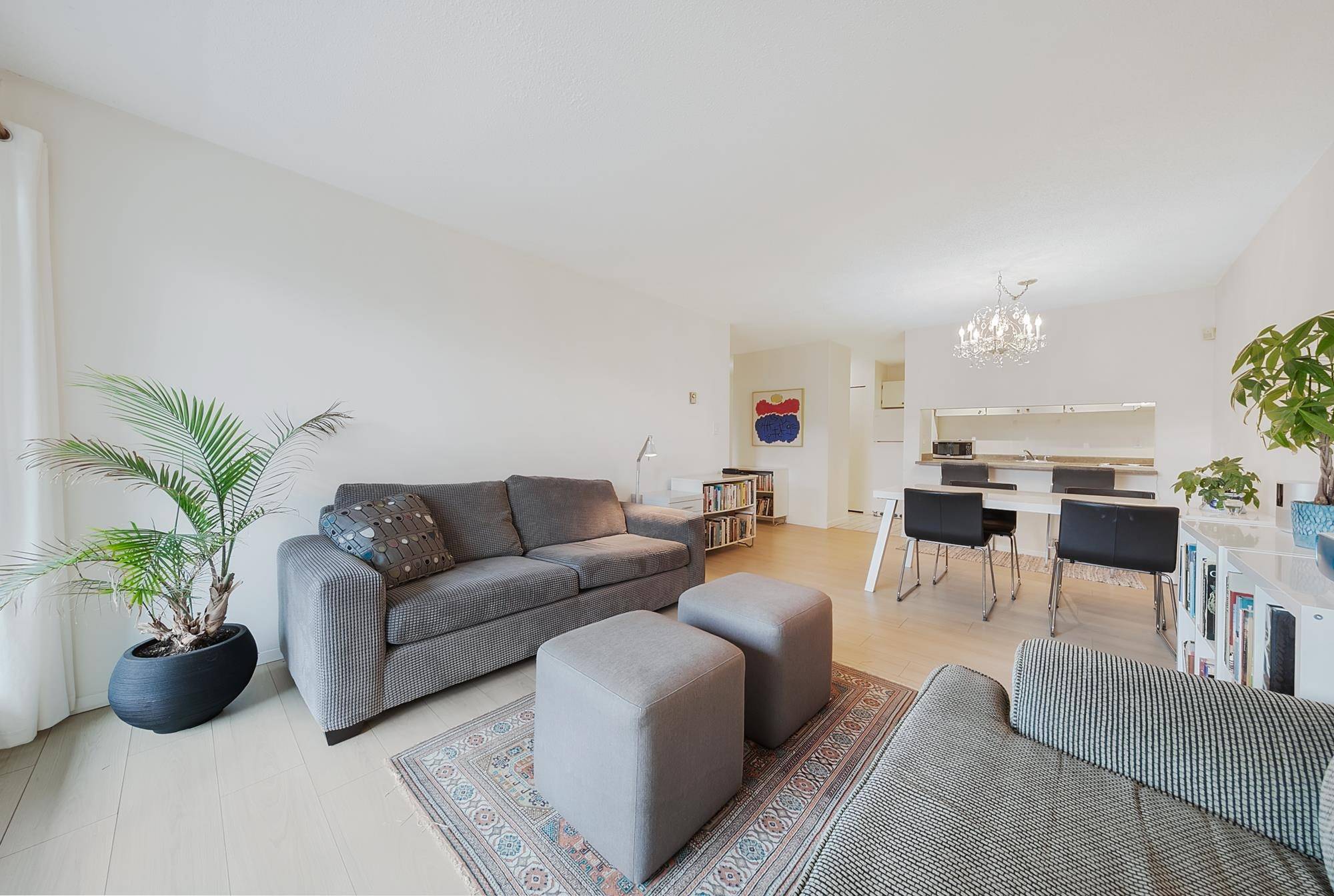 Vancouver, BC V6J 4V4,1990 W 6th AVE #112