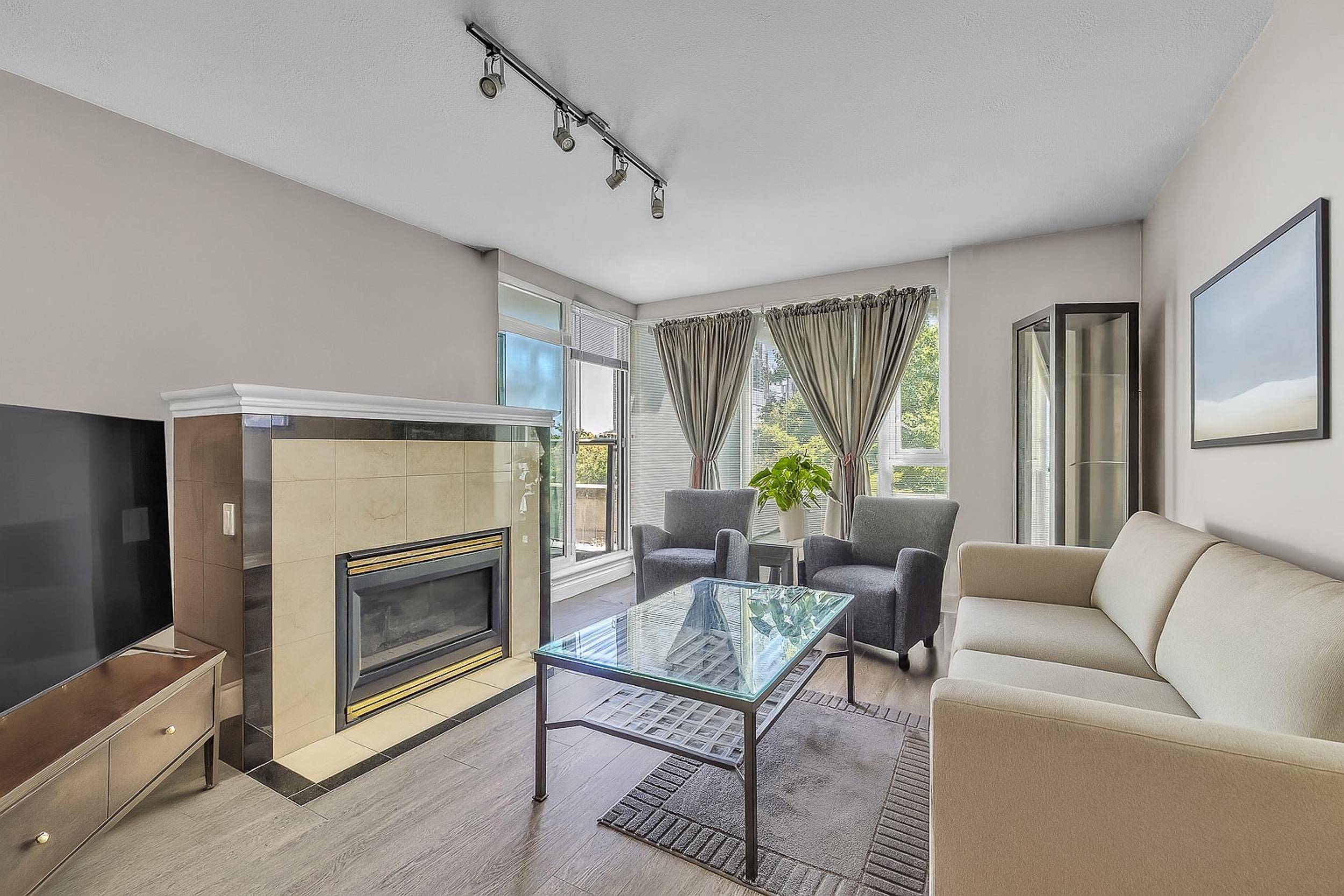 Vancouver, BC V6G 3G3,535 Nicola ST #305