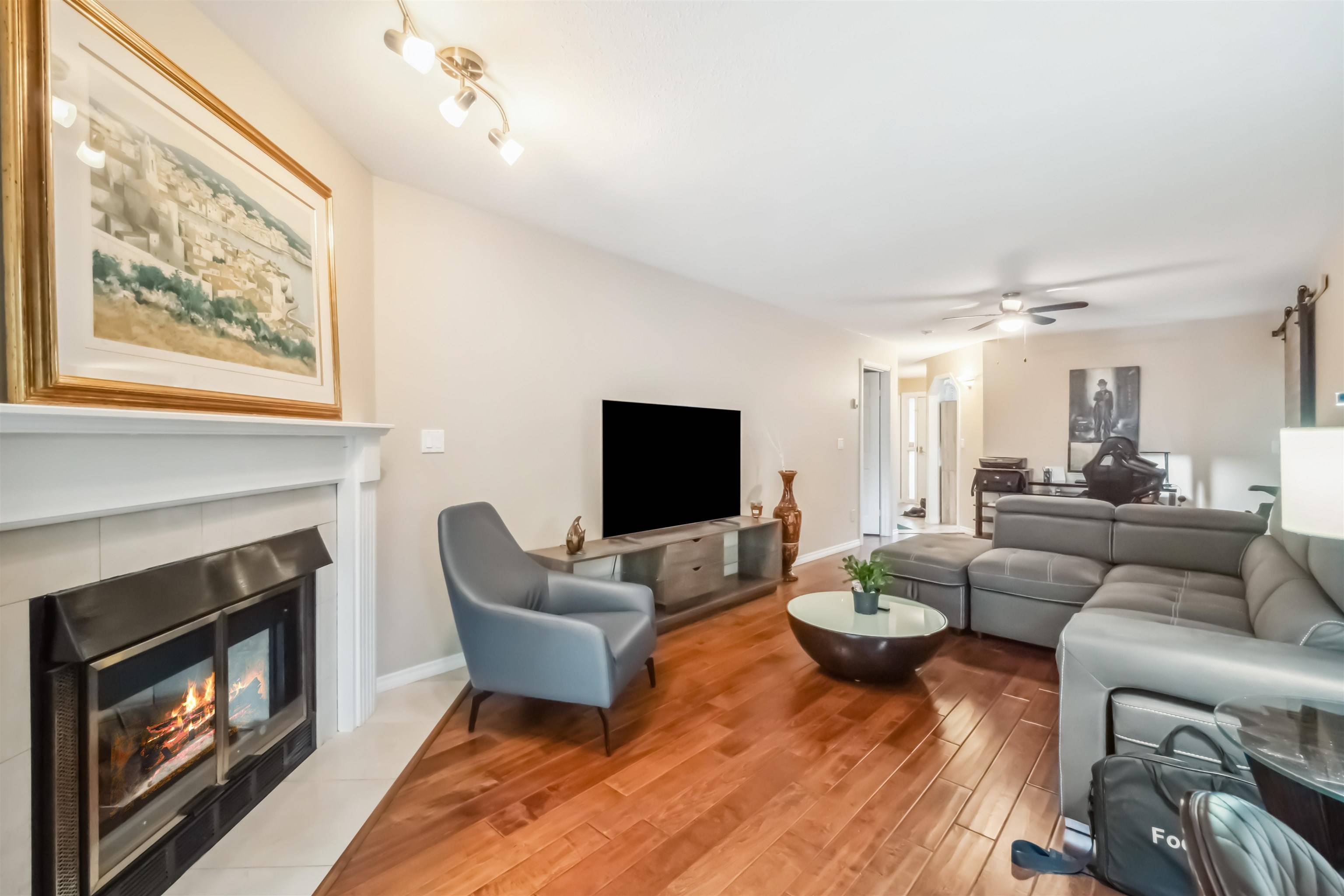 Surrey, BC V3R 9M8,15153 98th AVE #113
