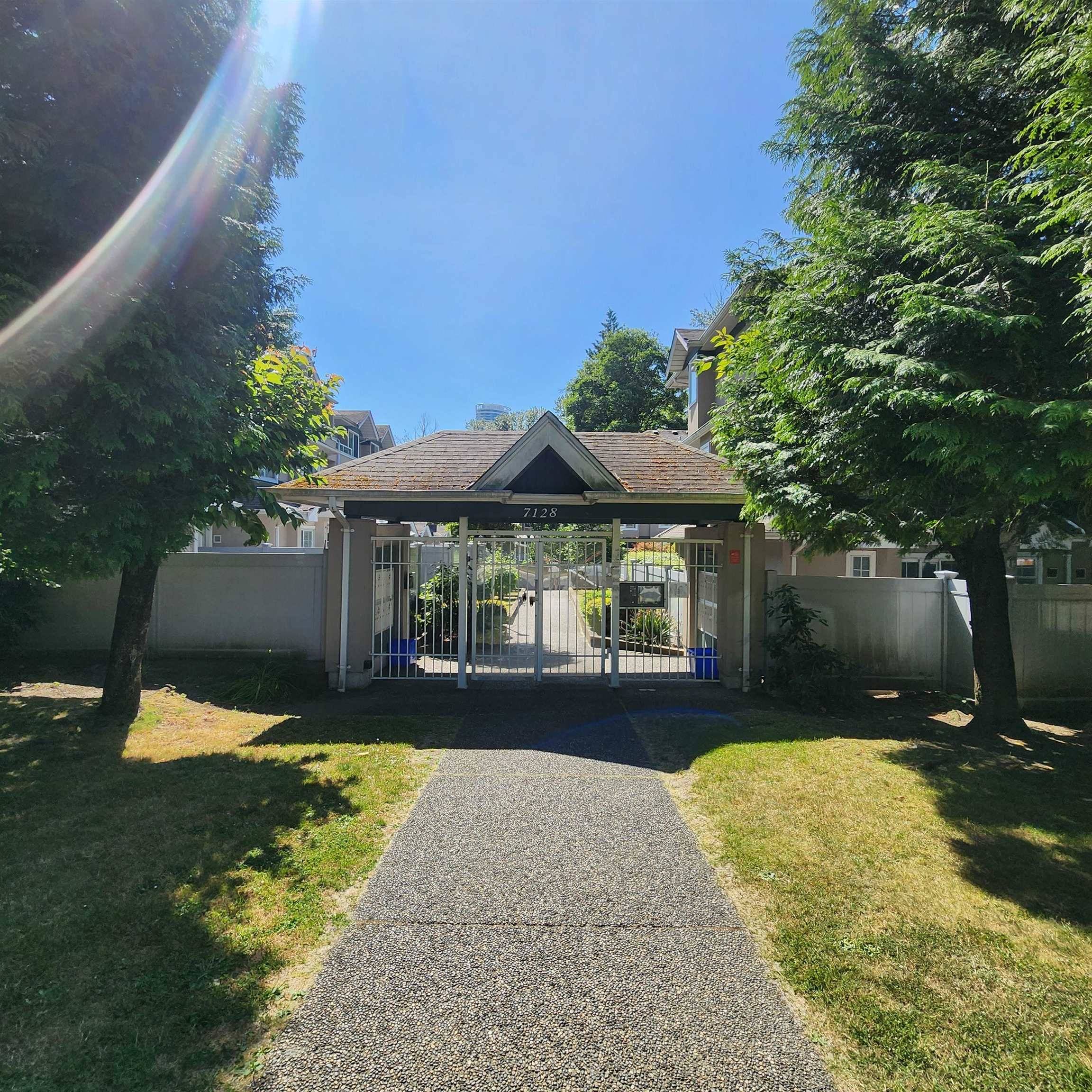 Burnaby, BC V3N 1H1,7128 18th AVE #13