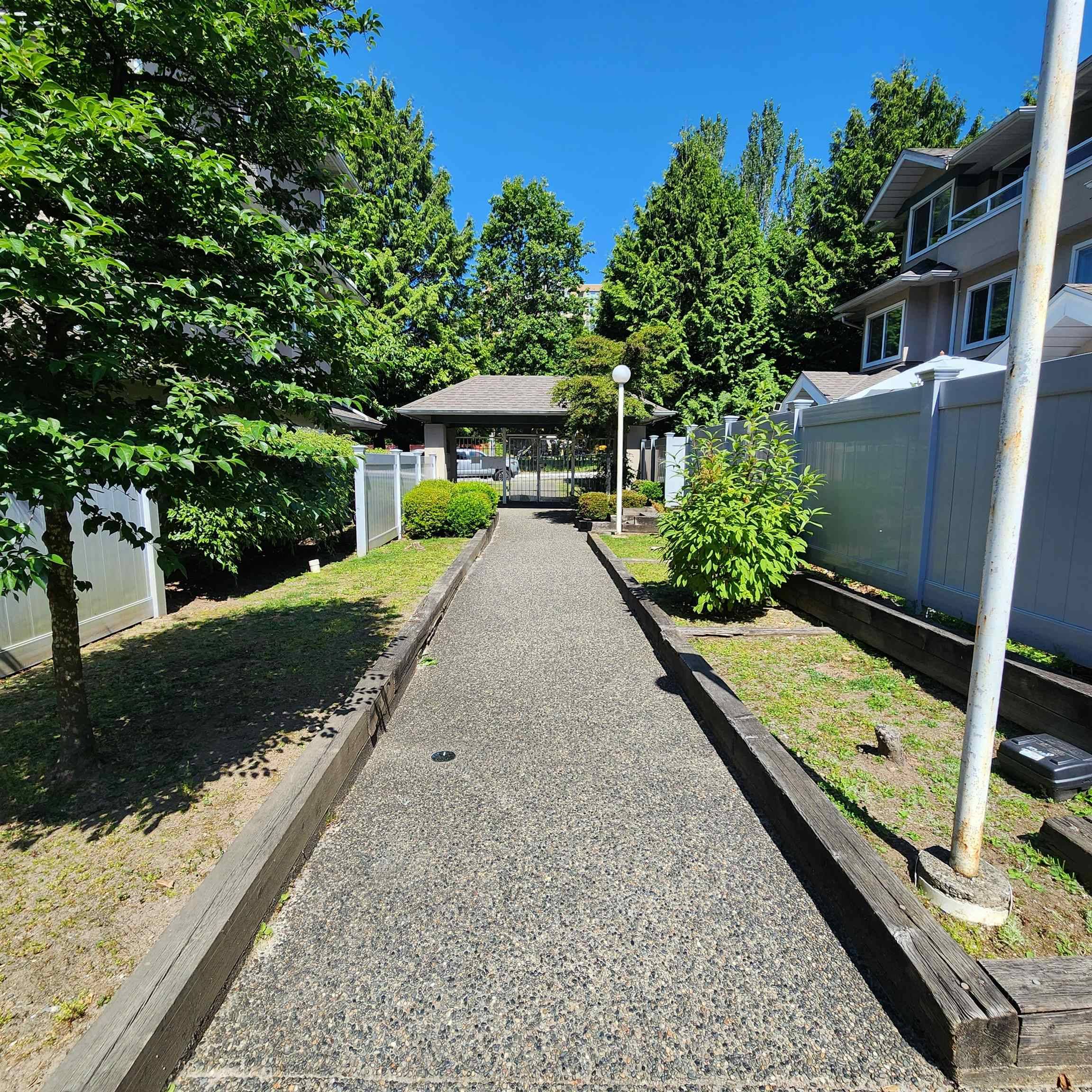 Burnaby, BC V3N 1H1,7128 18th AVE #13