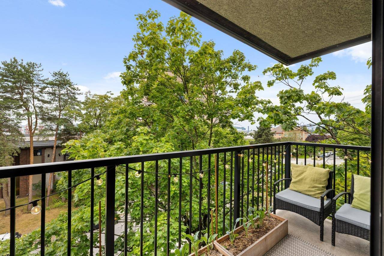 North Vancouver, BC V7L 1L5,120 E 5th ST #303