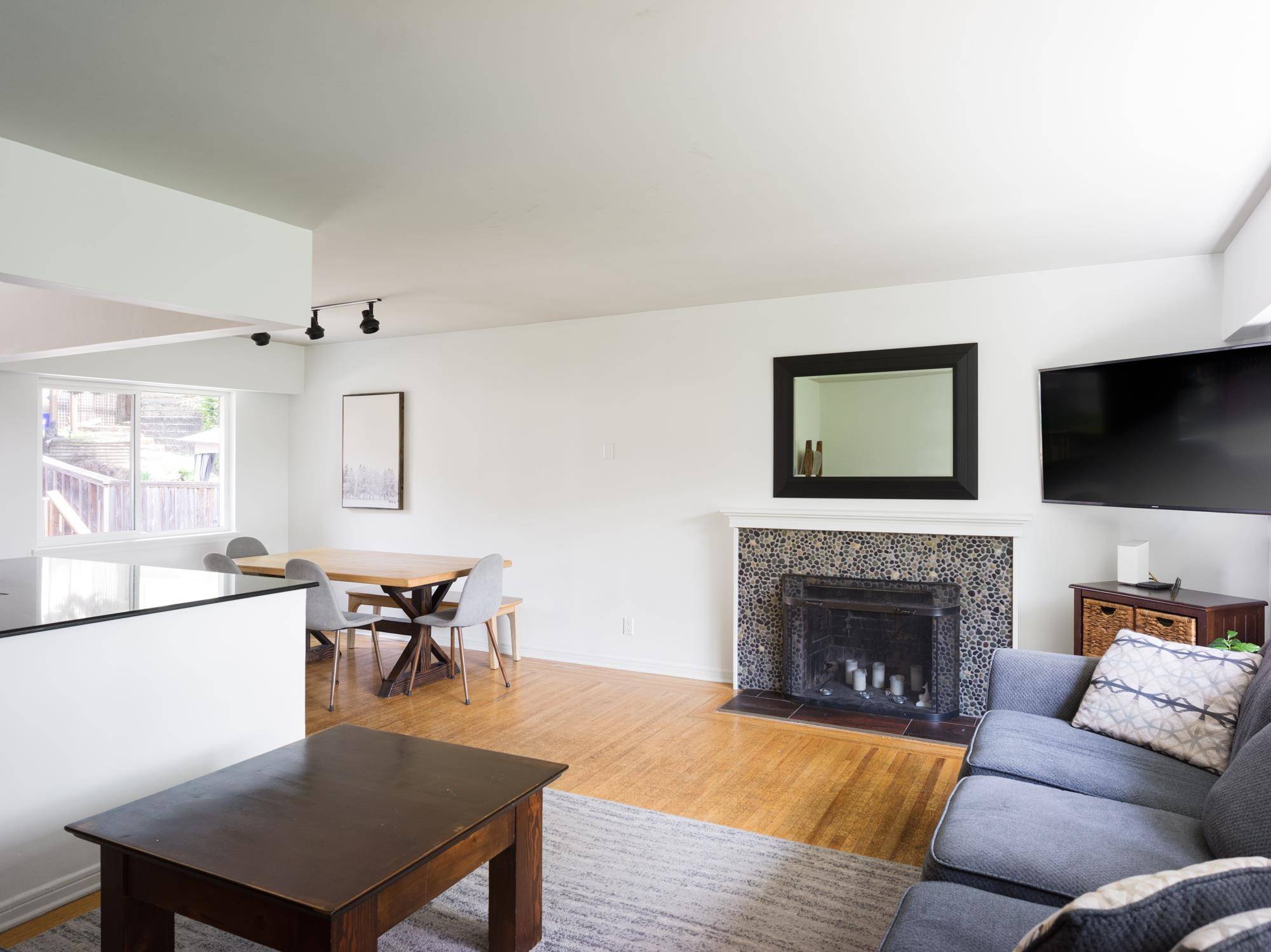 North Vancouver, BC V7L 1L2,1240 Shavington ST