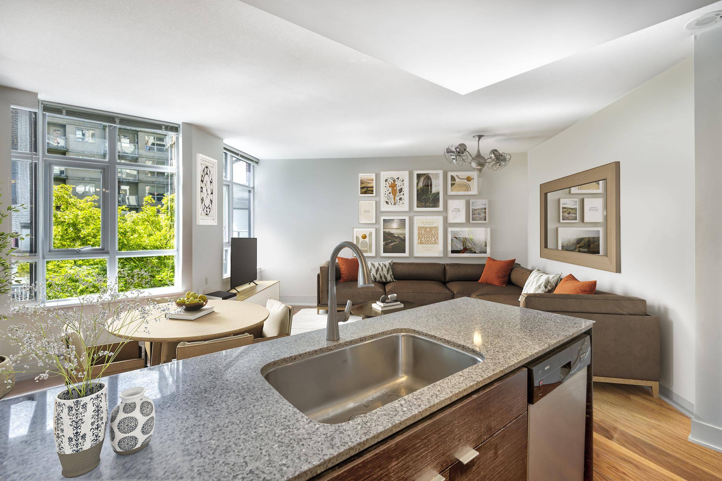 Vancouver, BC V6B 8R2,988 Richards ST #311