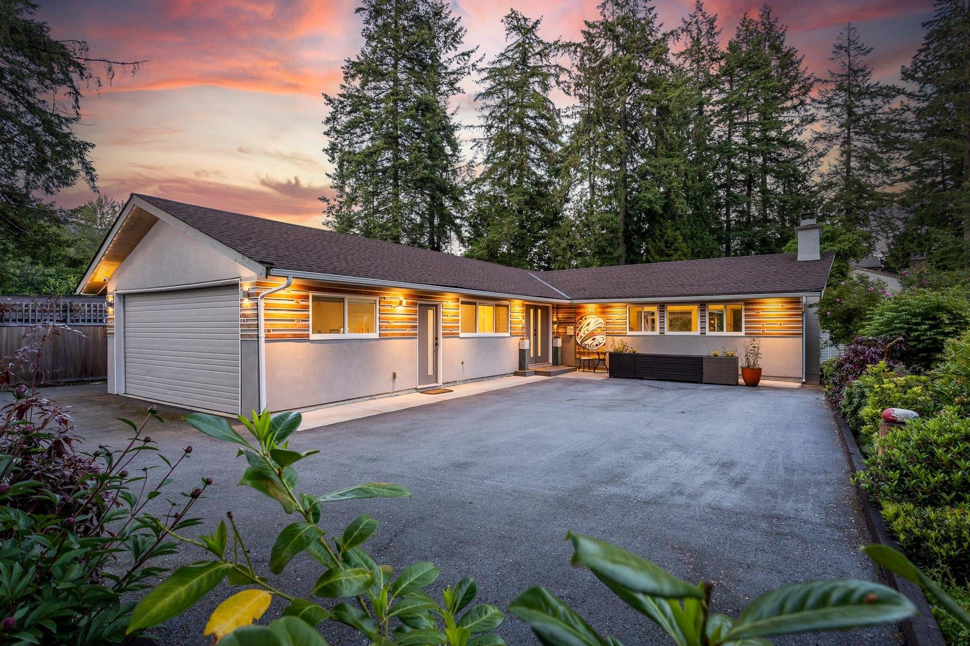 North Vancouver, BC V7P 2L1,2420 Edgemont BLVD