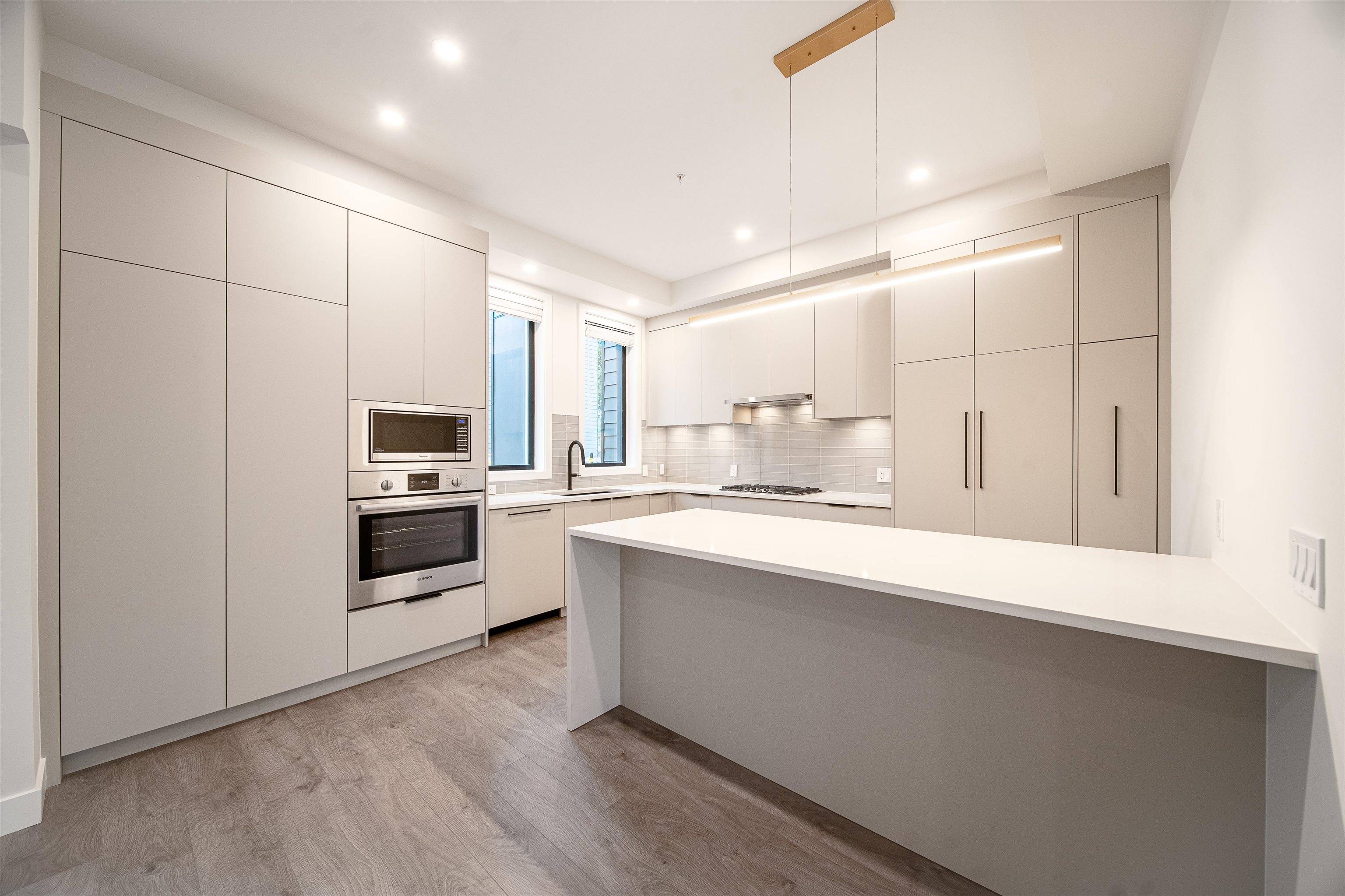 Richmond, BC V6Y 1W4,8699 Spires RD #218