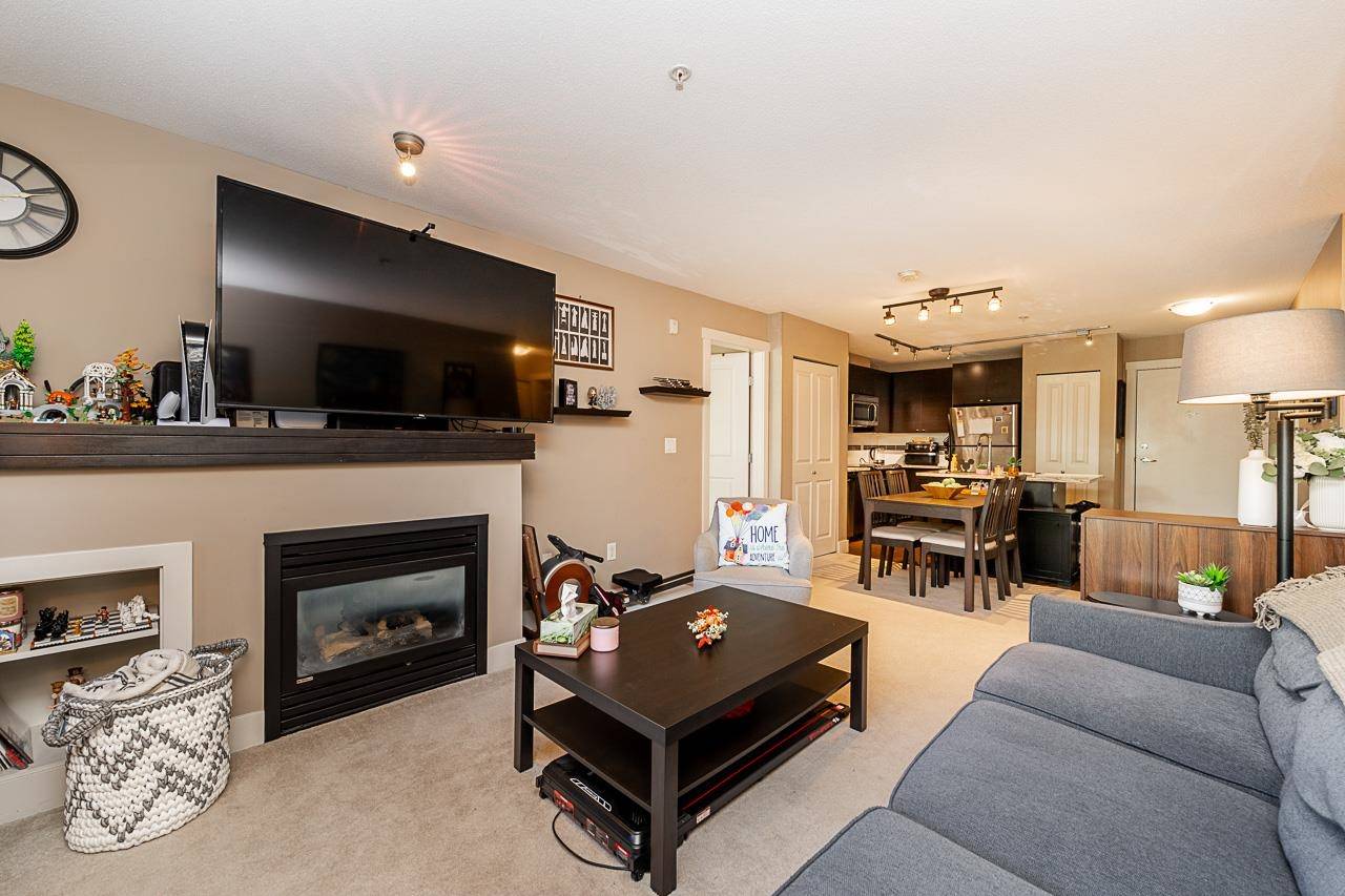 Surrey, BC V4N 5X4,6500 194 ST #201