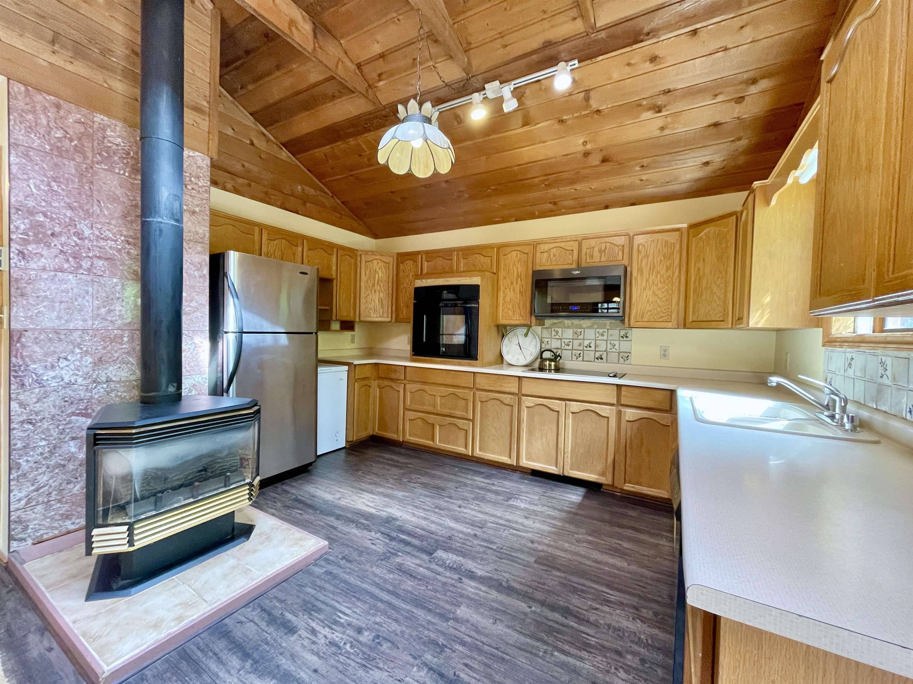 Gibsons, BC V0N 1V3,219 Seventh ST