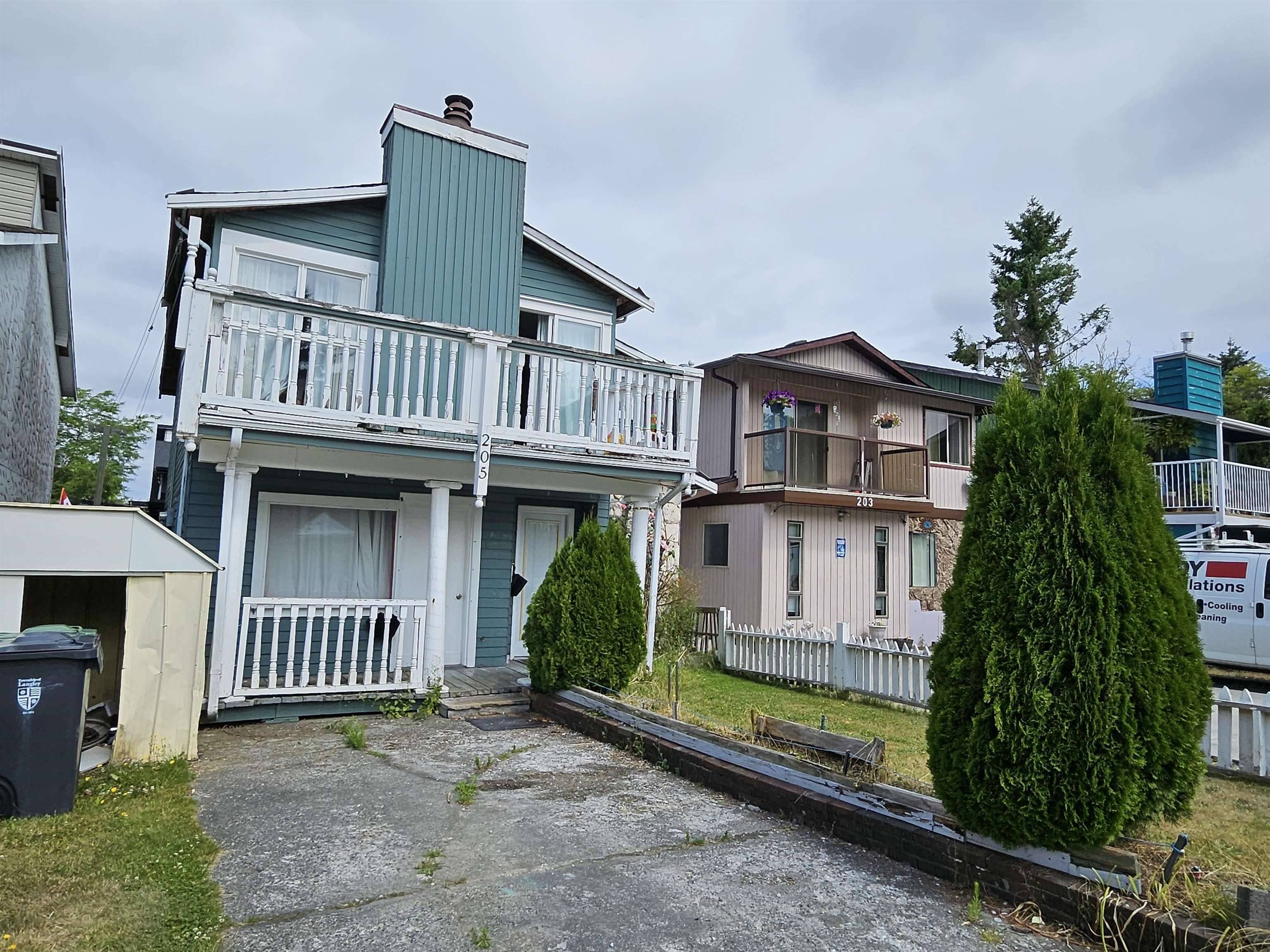 Langley, BC V4W 3K6,205 Davis CRES