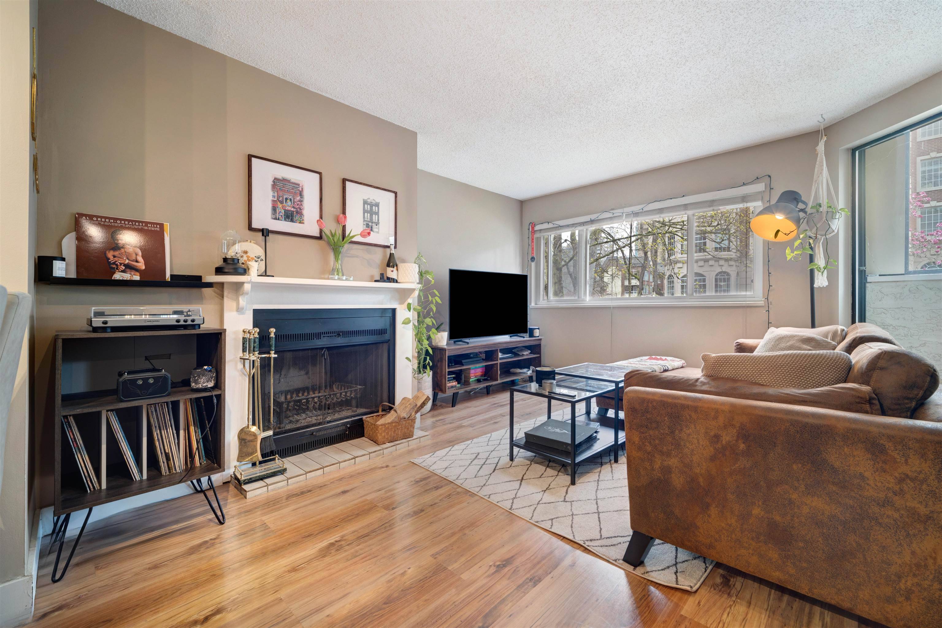 Vancouver, BC V6E 1Y8,936 Bute ST #202
