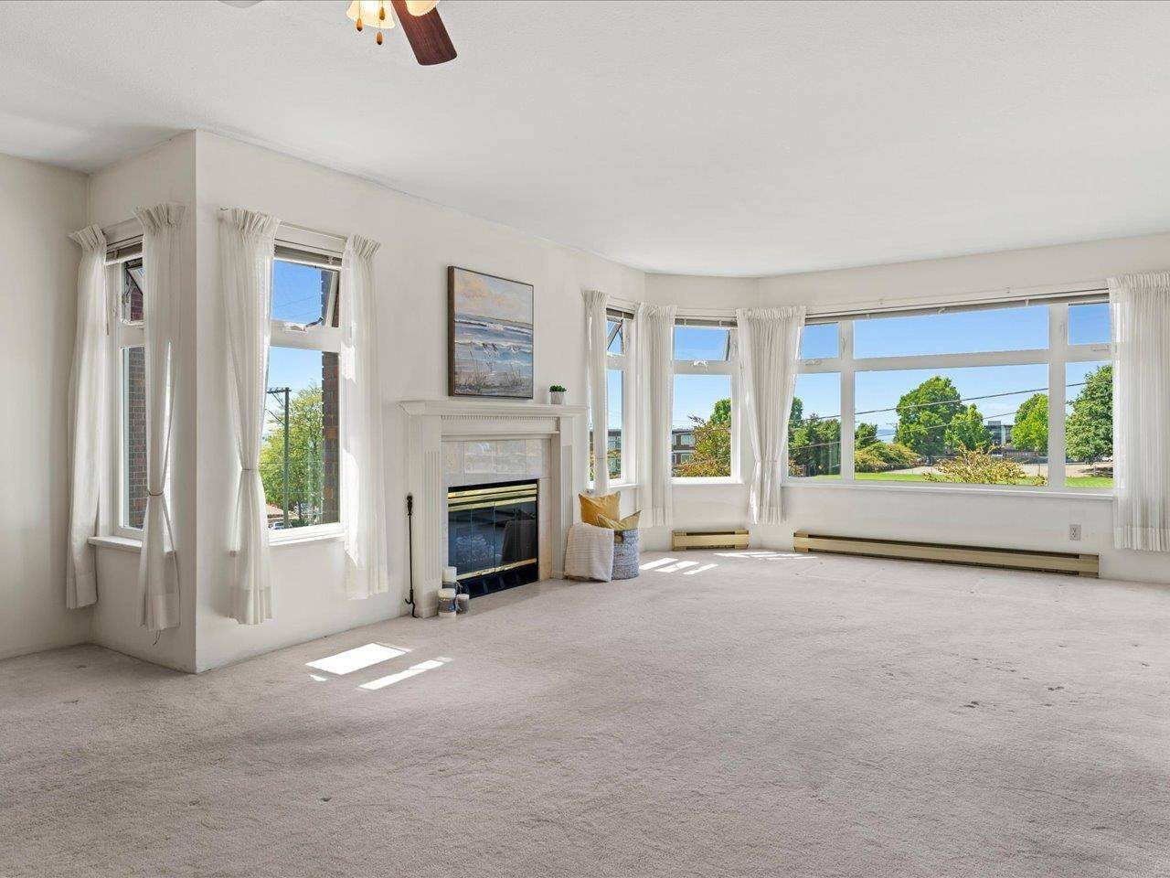 White Rock, BC V4B 4B1,1220 Fir ST #406