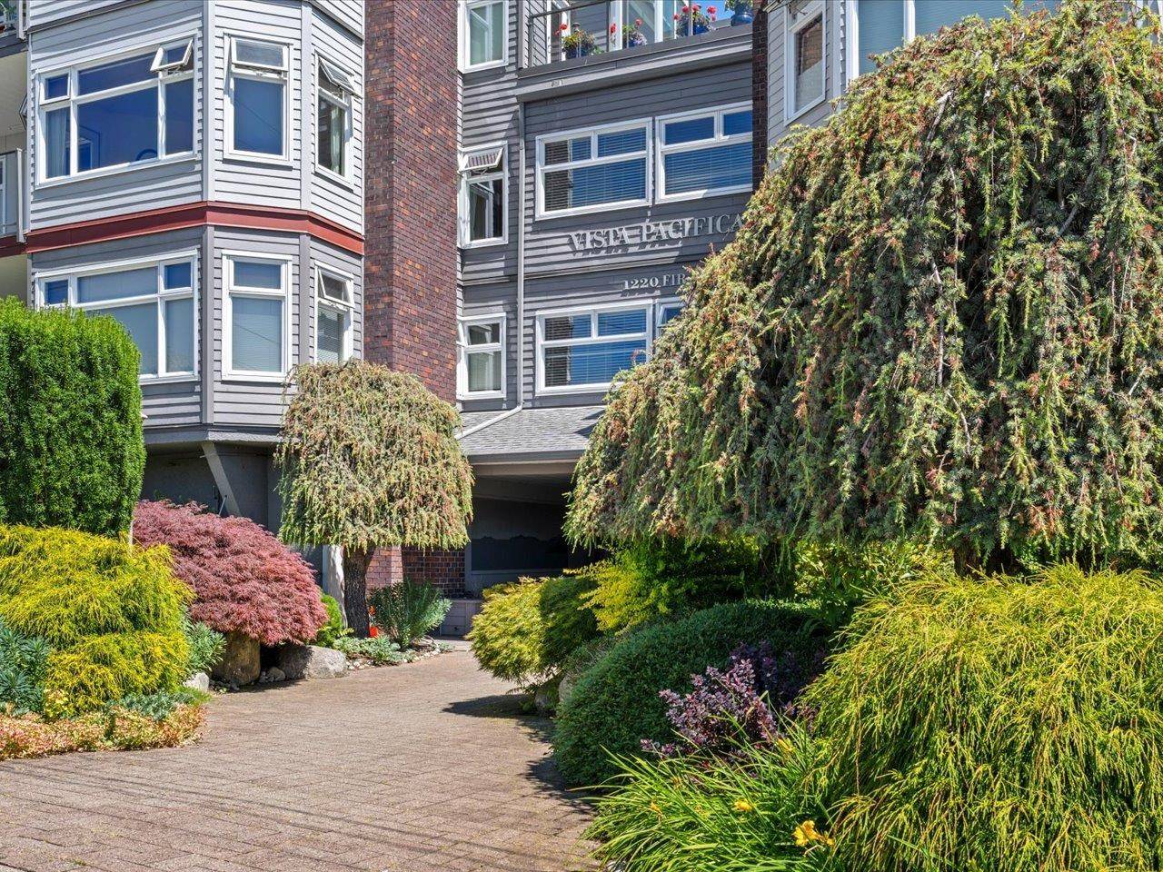 White Rock, BC V4B 4B1,1220 Fir ST #406