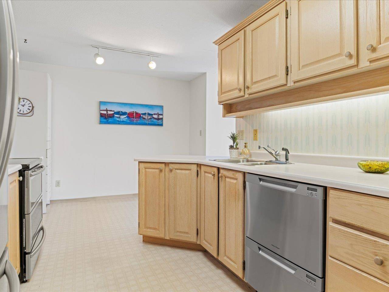 White Rock, BC V4B 4B1,1220 Fir ST #406