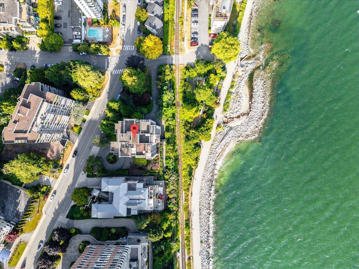 West Vancouver, BC V7V 1B5,1930 Bellevue AVE #202