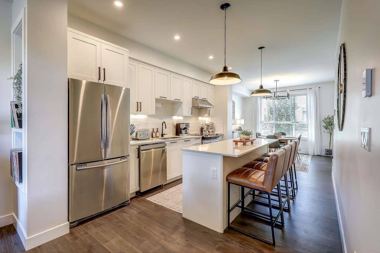 Surrey, BC V4A 4Z8,1708 King George BLVD #17